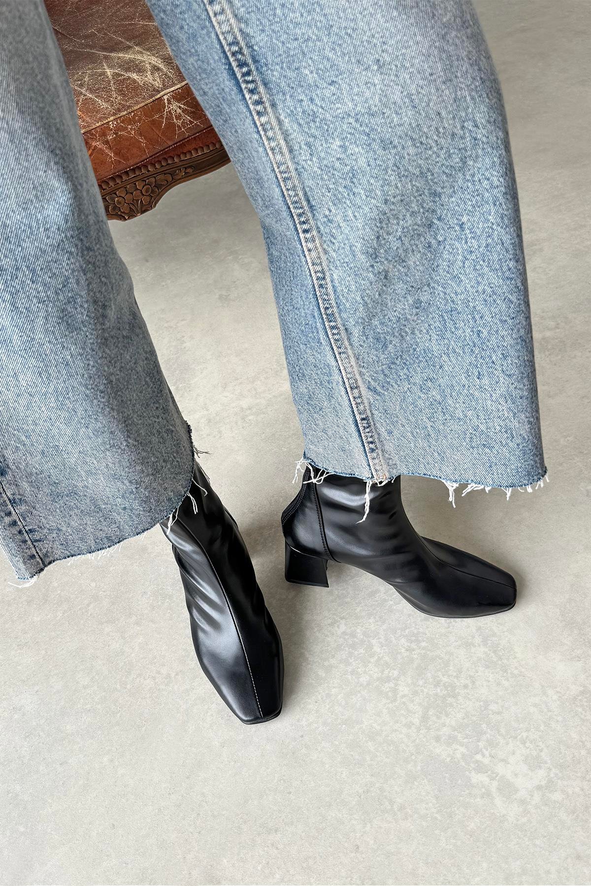 Pekin  Bayan Streç Küt Kalıp Deri Bot Siyah