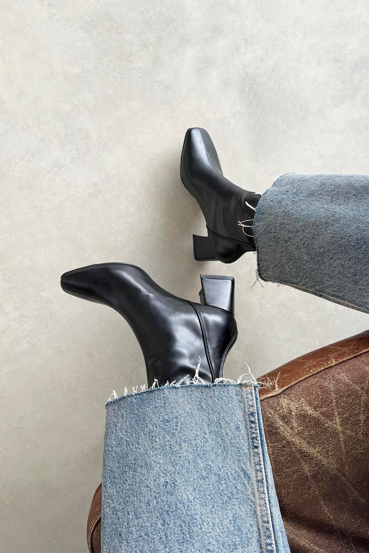 Pekin  Bayan Streç Küt Kalıp Deri Bot Siyah