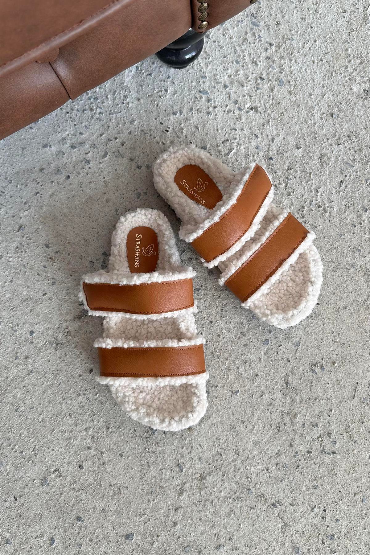 Pietro   Kadın  Tüylü  Bant Detay Düz Taban Terlik Taba