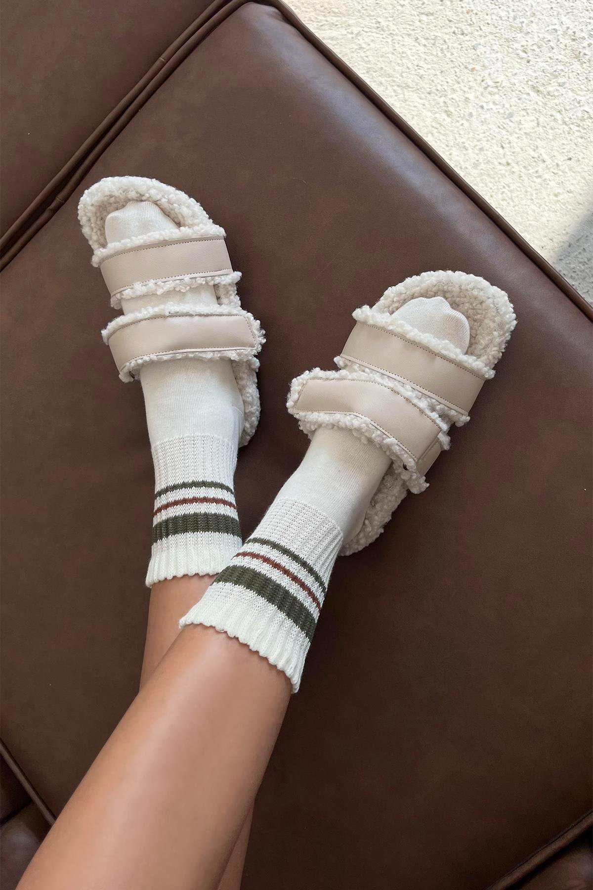 Pietro   Kadın  Tüylü  Bant Detay Düz Taban Terlik Bej