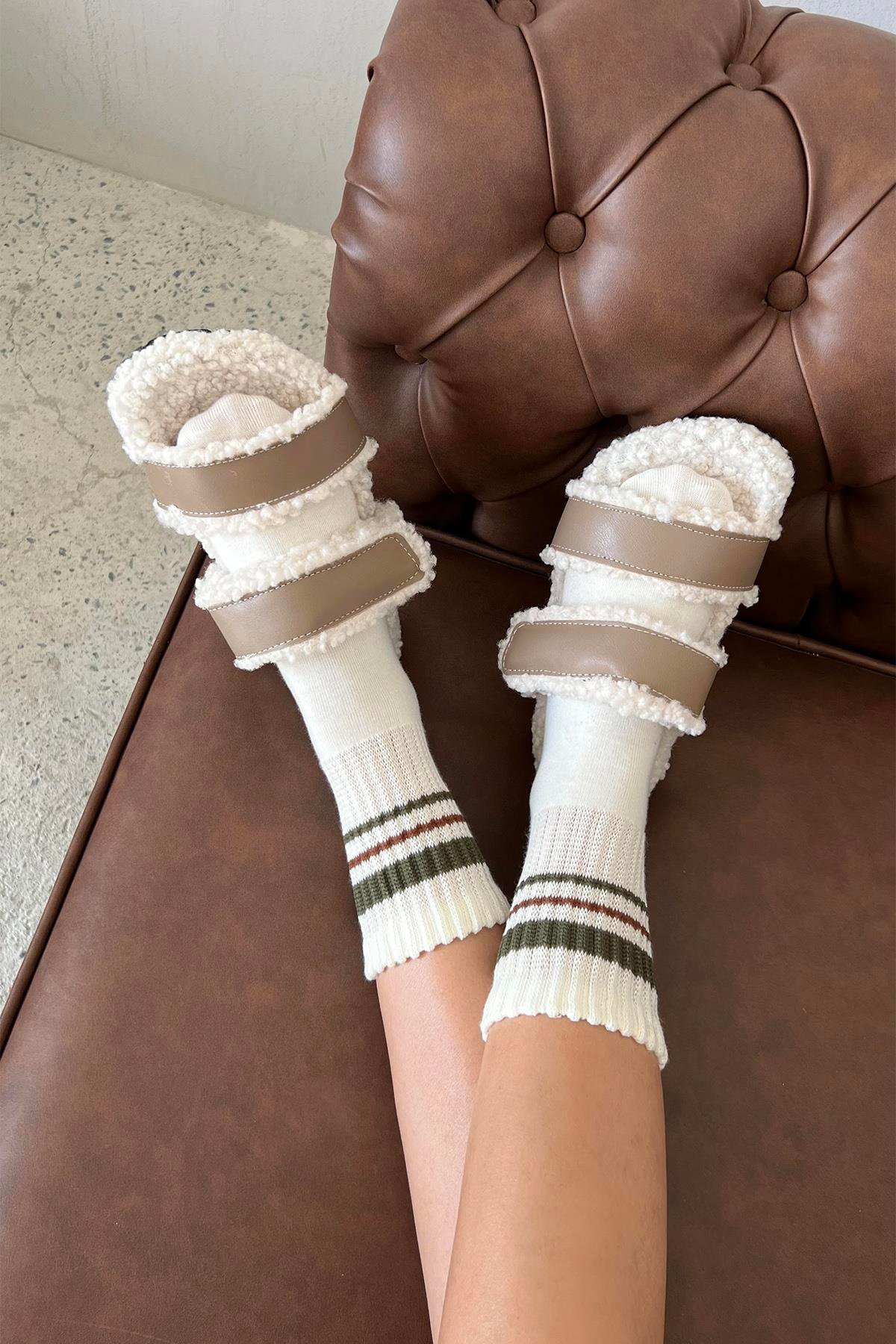 Pietro   Kadın  Tüylü  Bant Detay Düz Taban Terlik Vizon