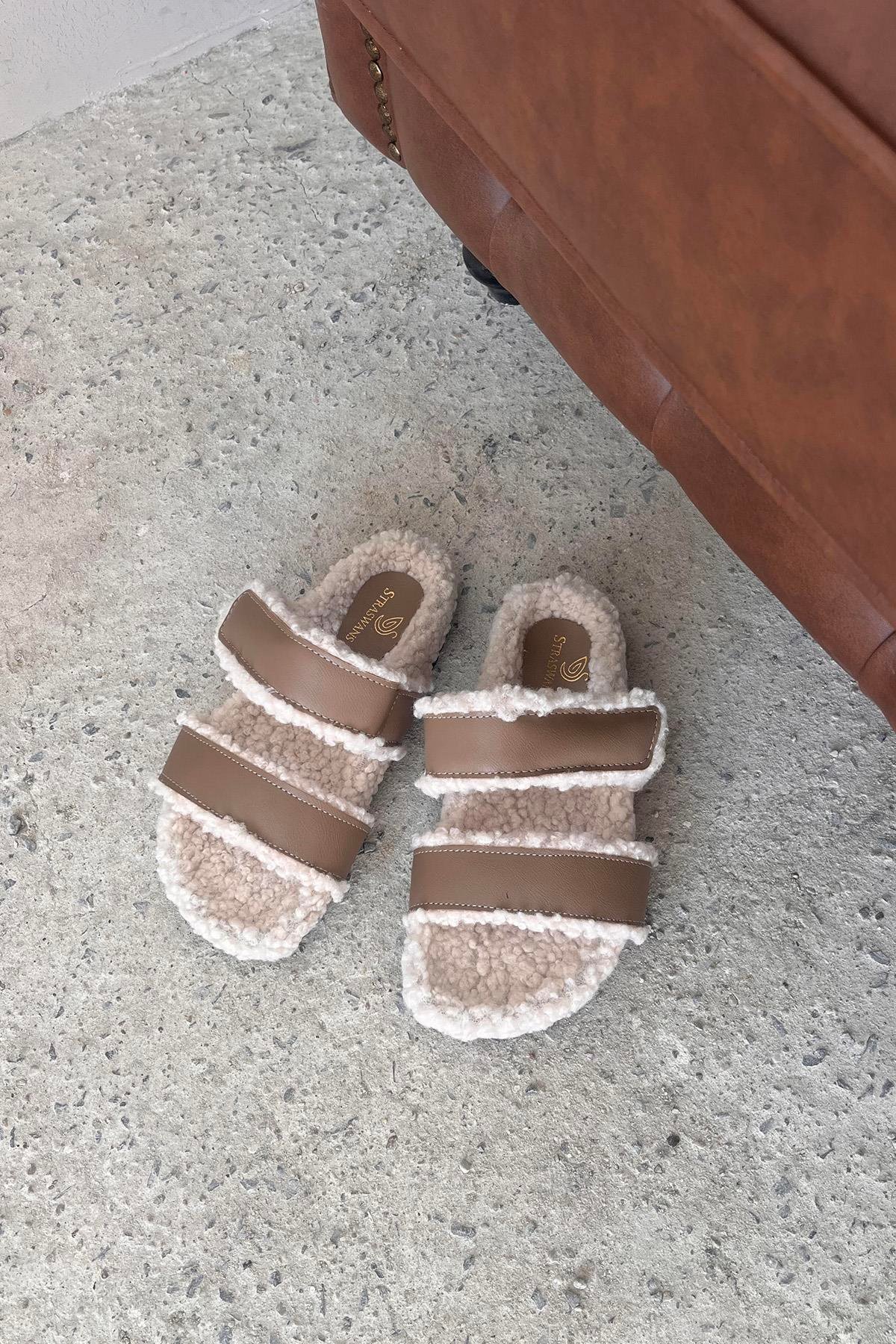 Pietro   Kadın  Tüylü  Bant Detay Düz Taban Terlik Vizon