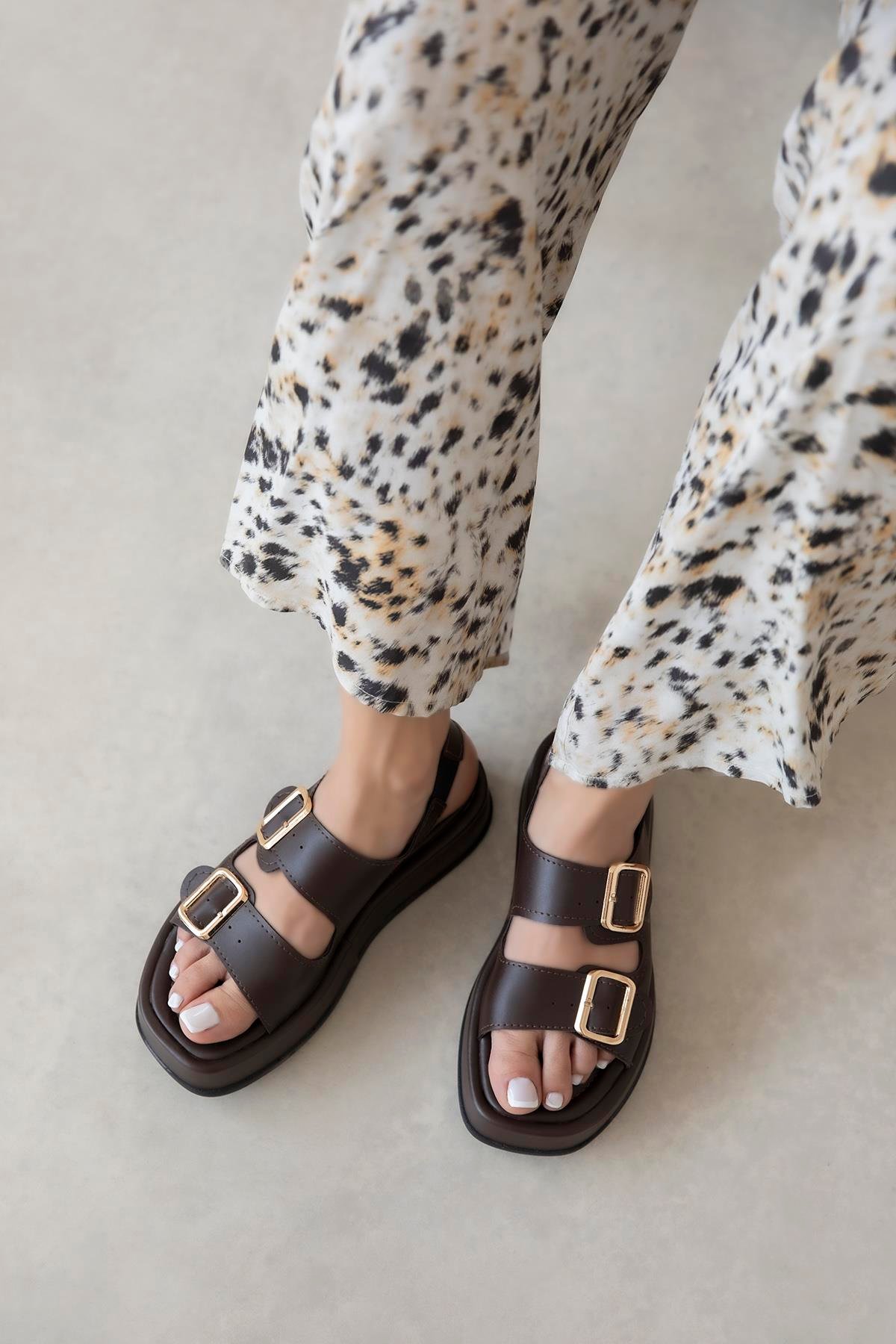 Renato Kadın Toka Detay Günlük Deri Sandalet Kahve