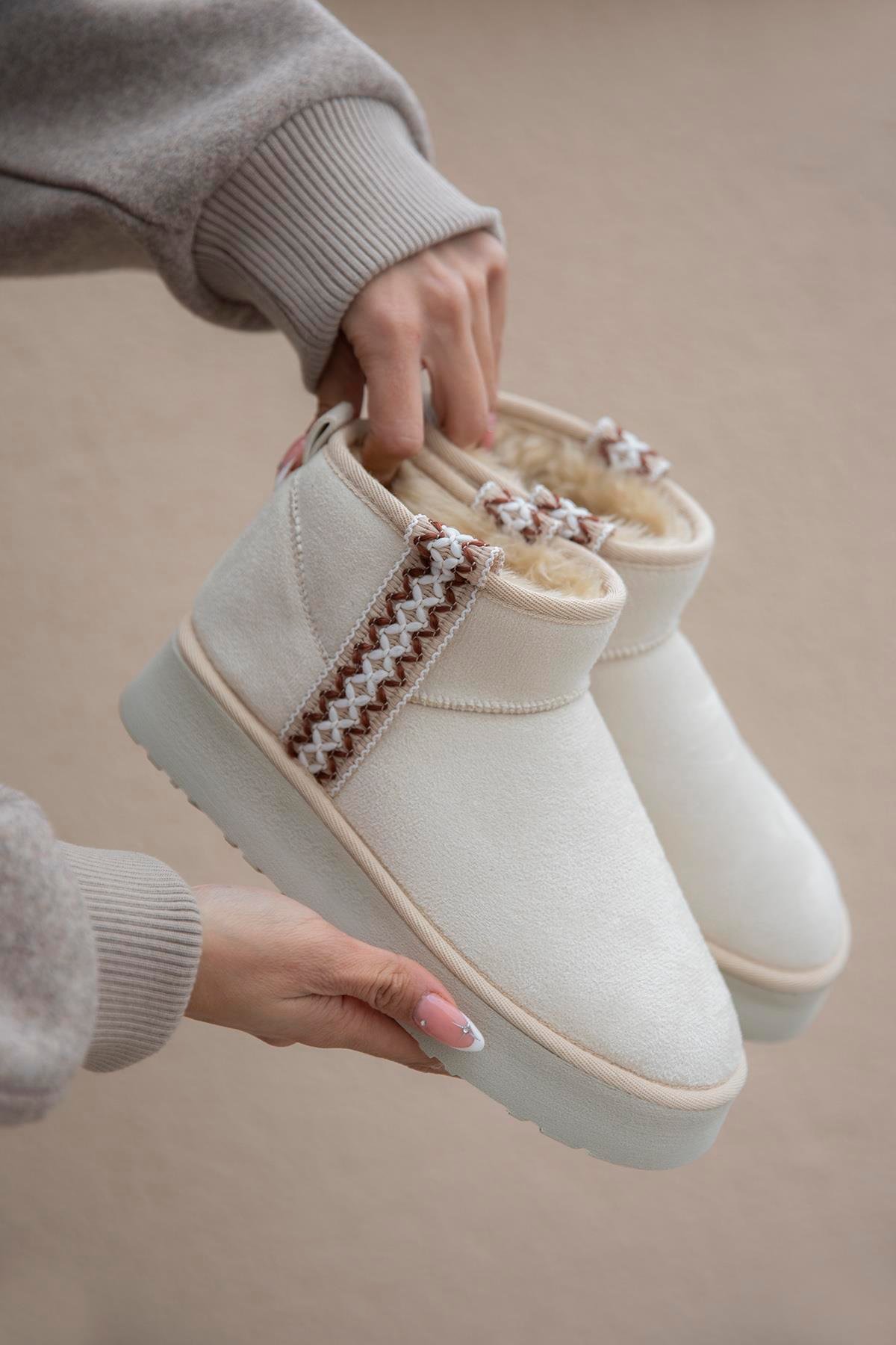 Rosso Kadın  İçi  Tüylü Kalın Taban  Süet Yarım  Bot Bej