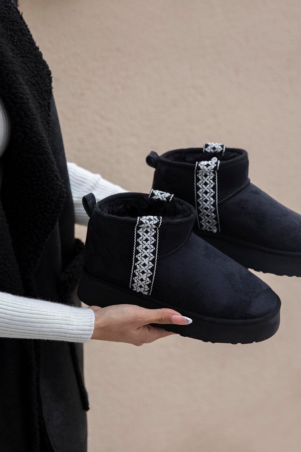 Rosso Kadın  İçi  Tüylü Kalın Taban  Süet Yarım  Bot Siyah