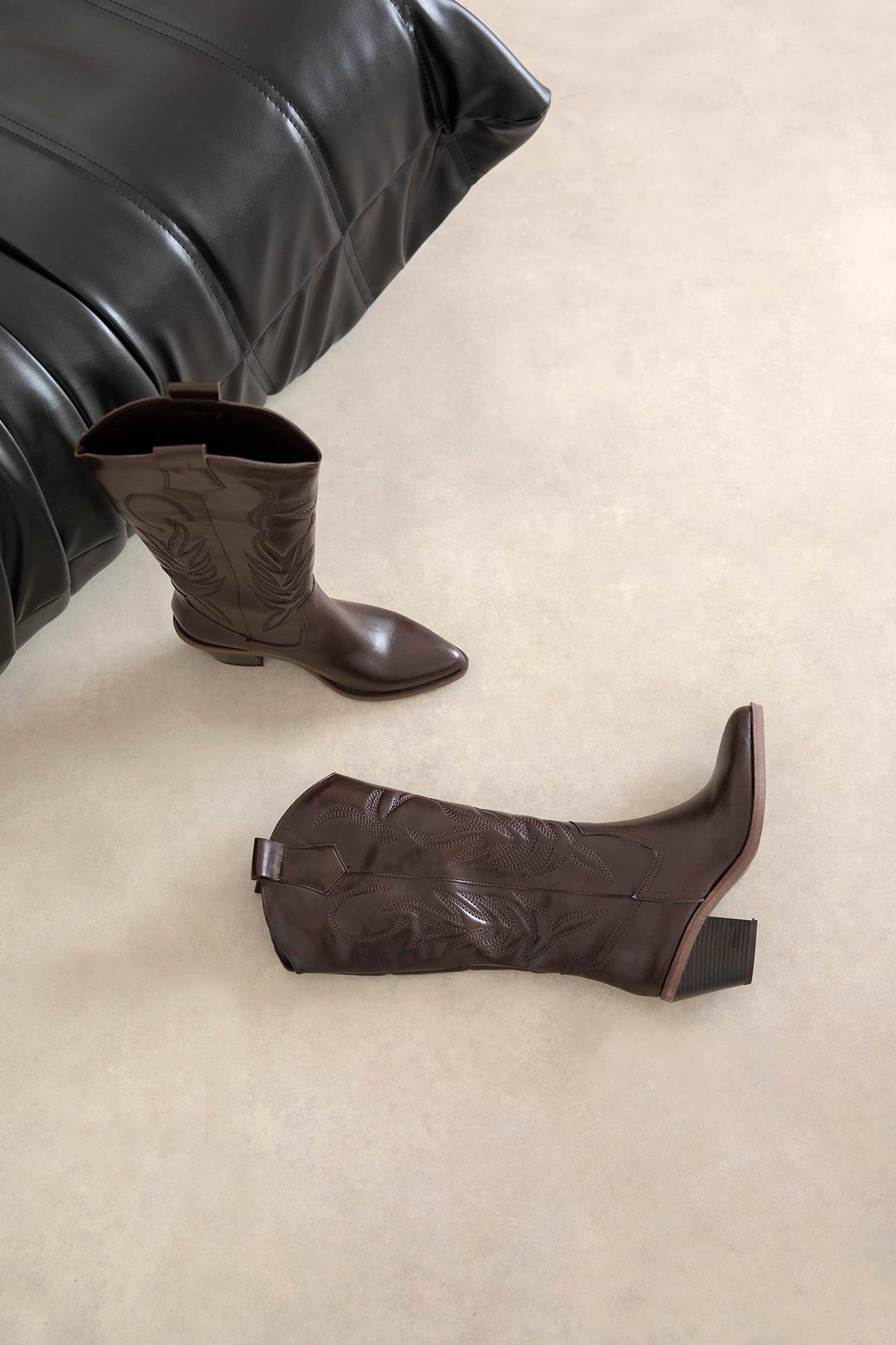 Ruby  Kadın Nakış  Detay   Deri  Çizme Kahve