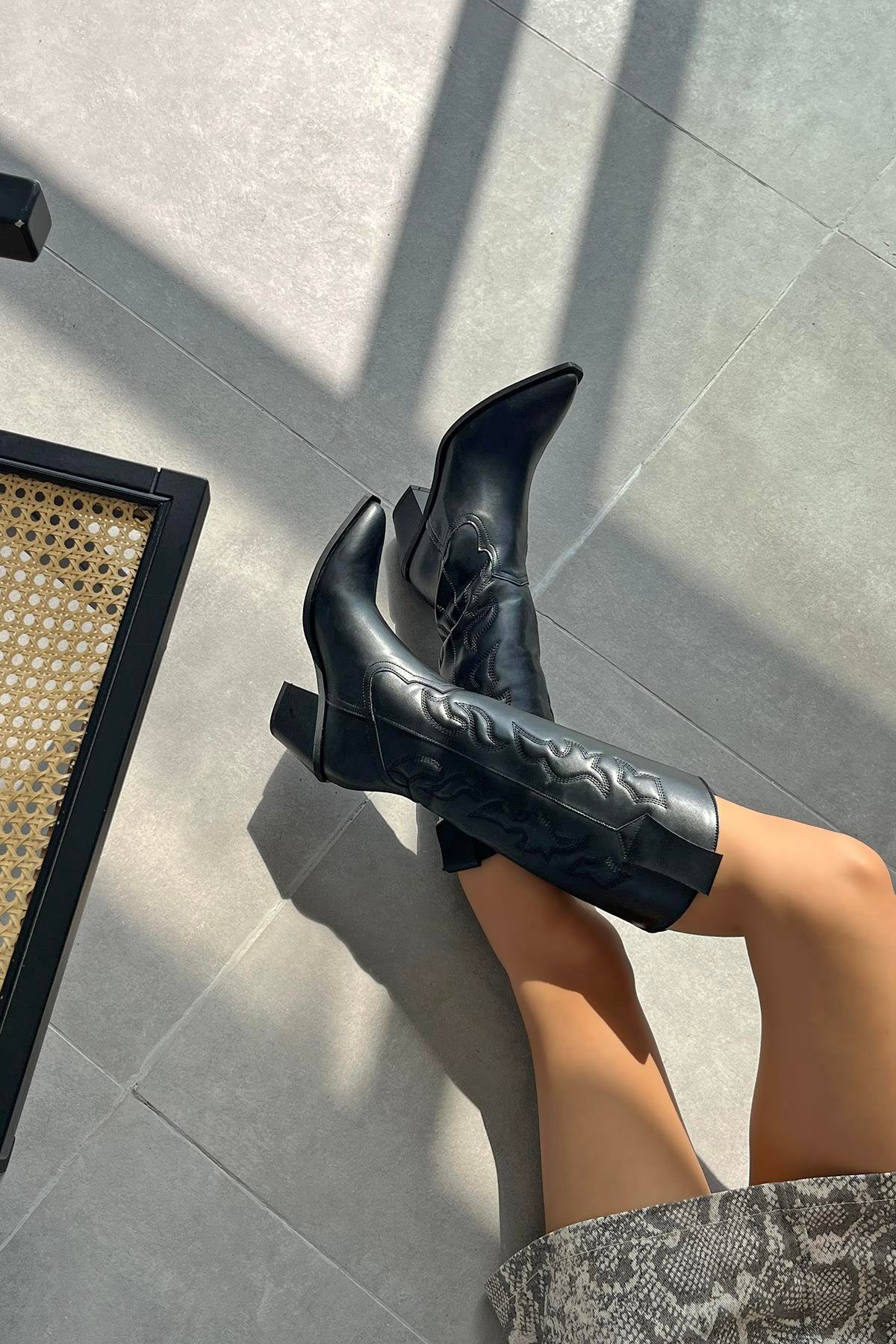 Ruby  Kadın Nakış  Detay   Deri  Çizme Siyah