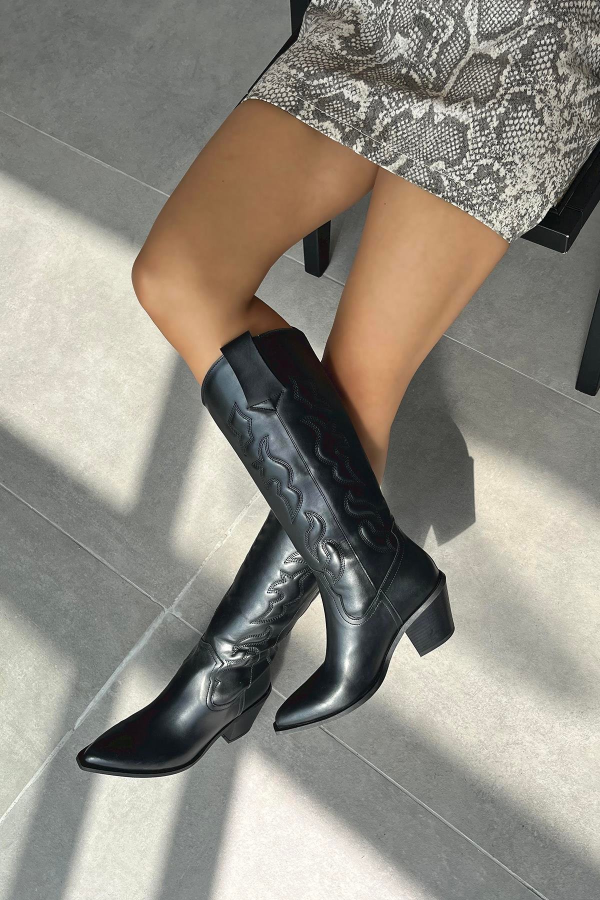 Ruby  Kadın Nakış  Detay   Deri  Çizme Siyah
