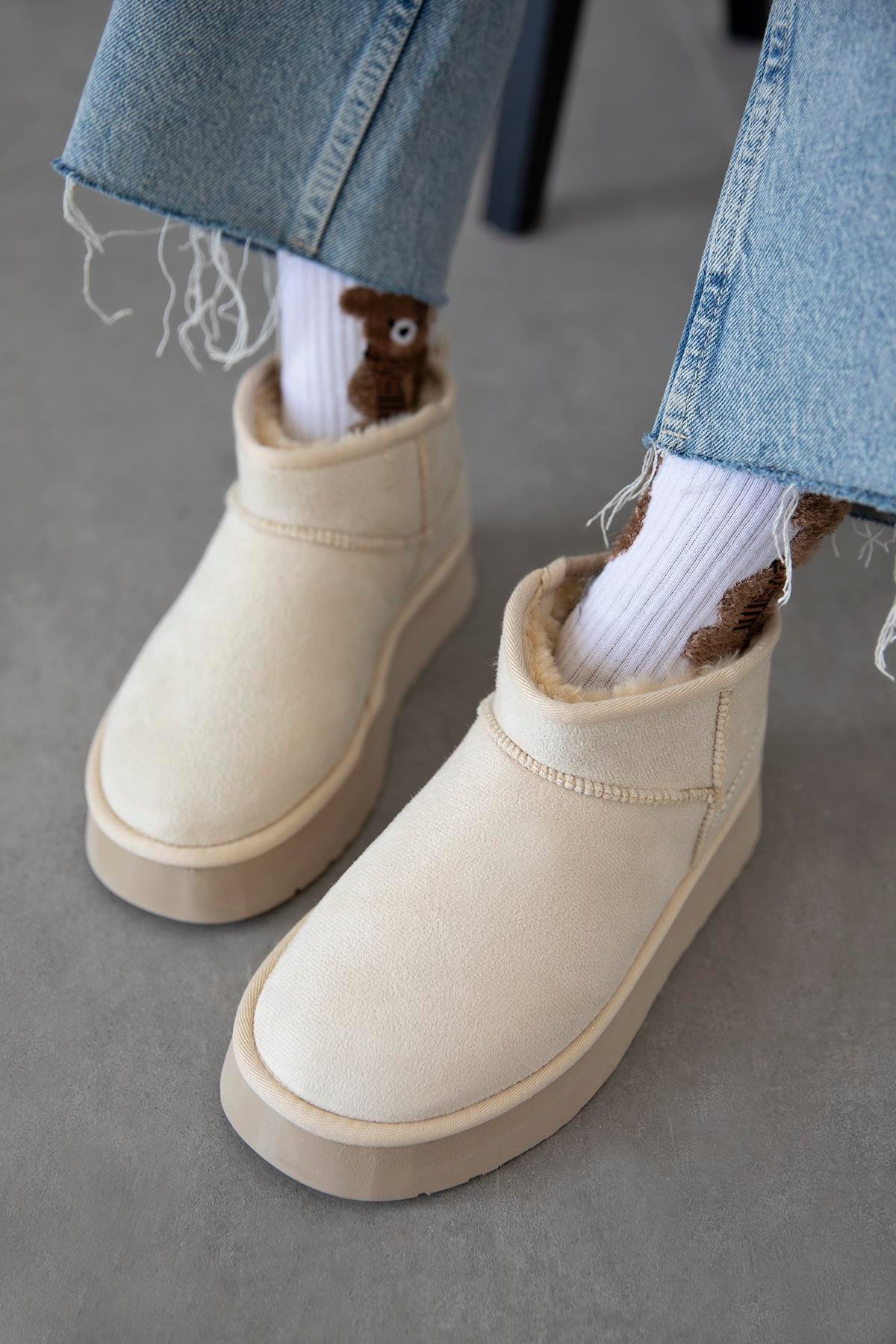 Salvador  Kadın  İçi Tüylü Kalın Taban  Süet Yarım  Bot Bej