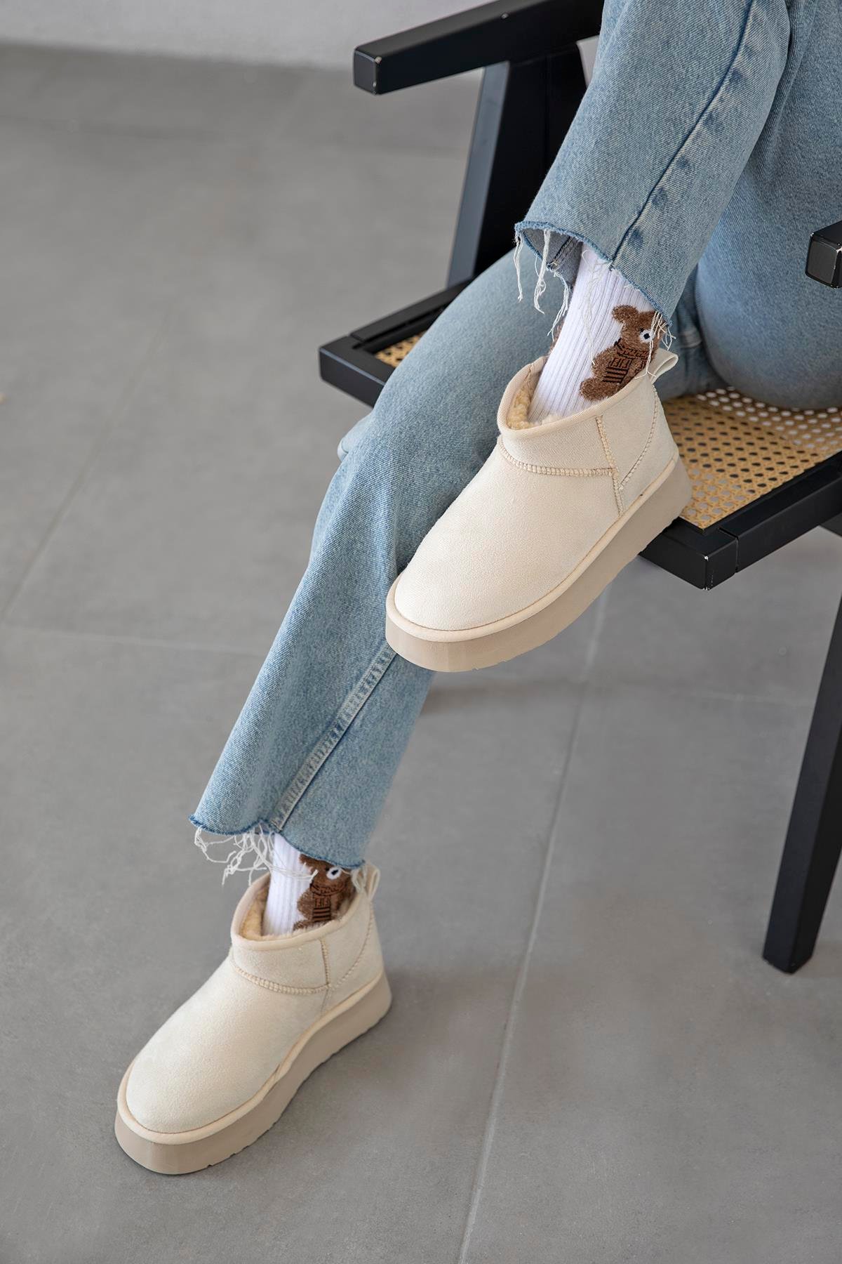 Salvador  Kadın  İçi Tüylü Kalın Taban  Süet Yarım  Bot Bej