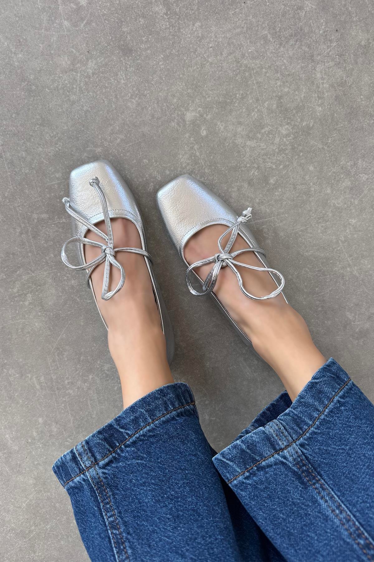 Sara Kadın Bilekten Bağlamalı Kırışık Deri  Babet Gümüş