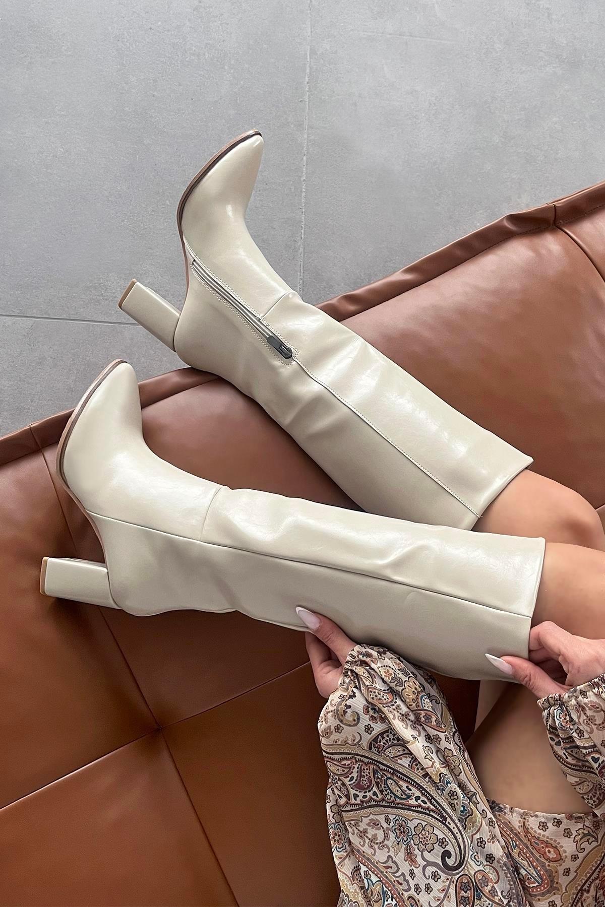 Sawyer Kadın Sivri Burun Kırışık Deri Çizme Bej