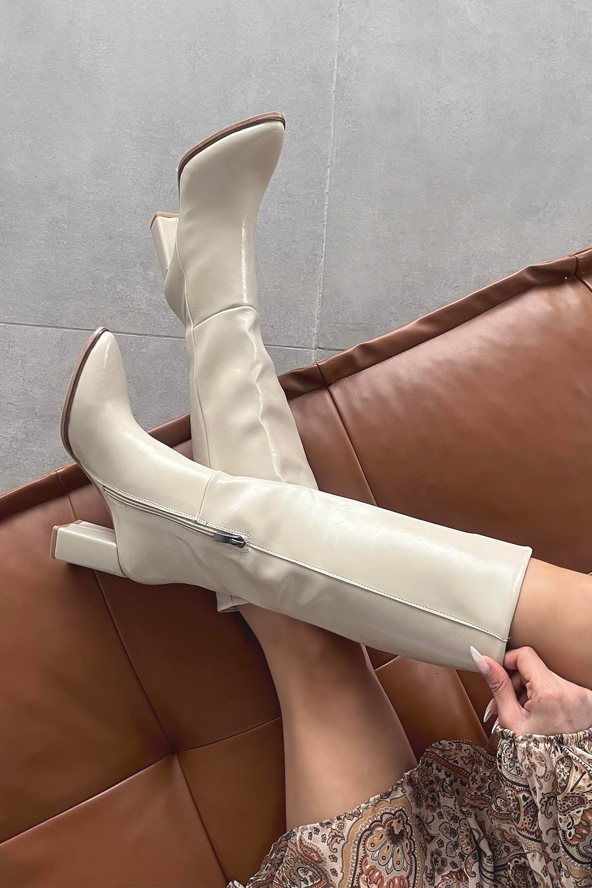 Sawyer Kadın Sivri Burun Kırışık Deri Çizme Bej