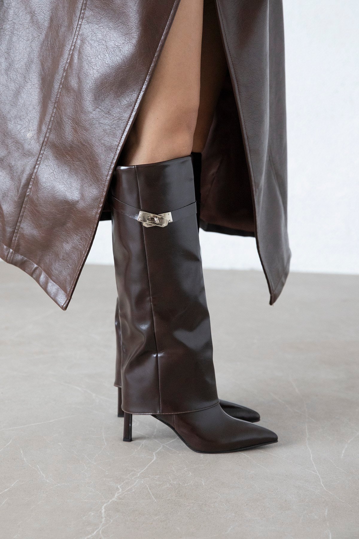 Scorpi Kadın Kemer Detay Kırışık Deri Çizme Kahve