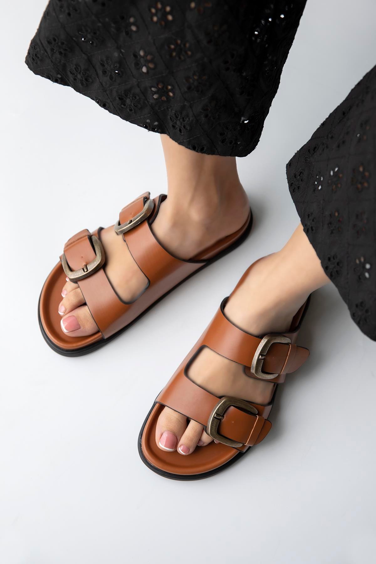 Sebonis Kadın Toka Detay Günlük Konfor Deri Terlik Taba