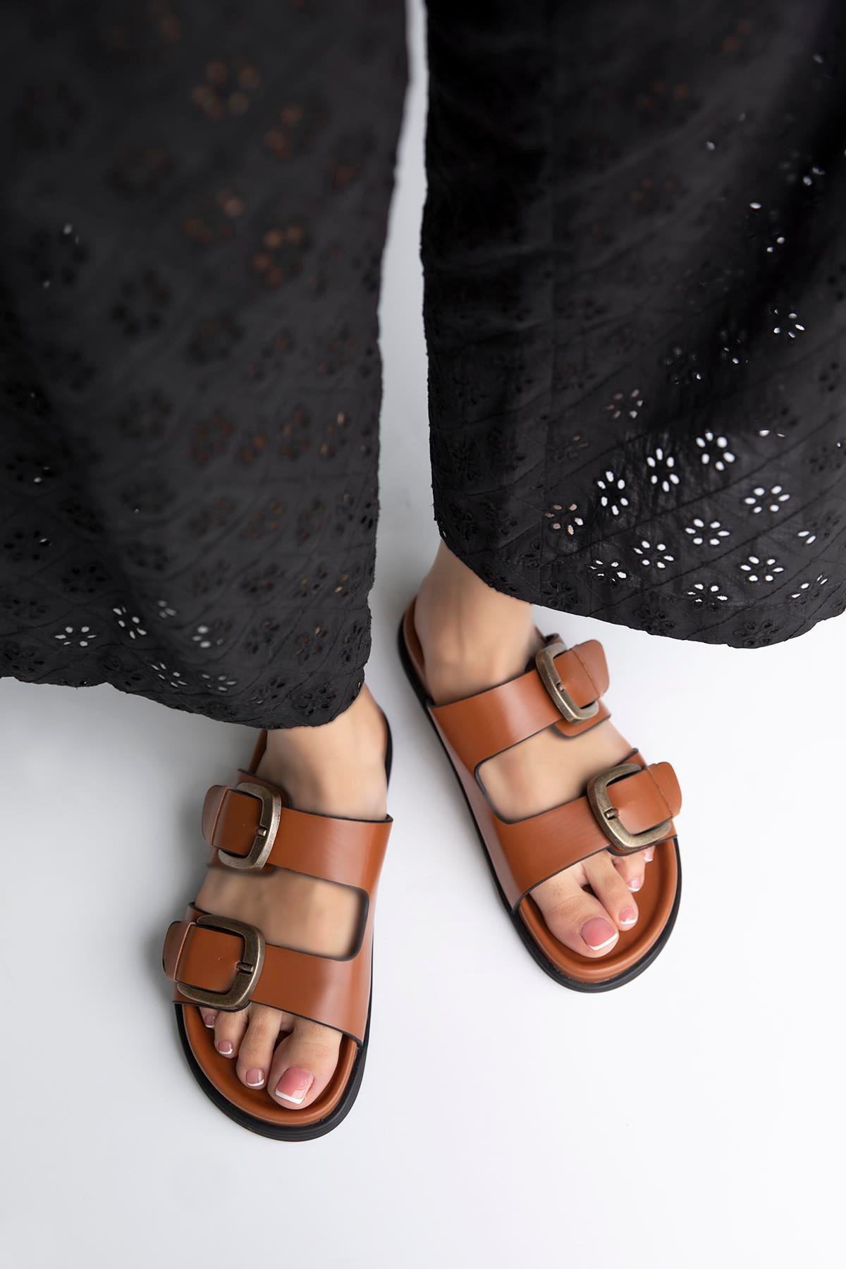 Sebonis Kadın Toka Detay Günlük Konfor Deri Terlik Taba