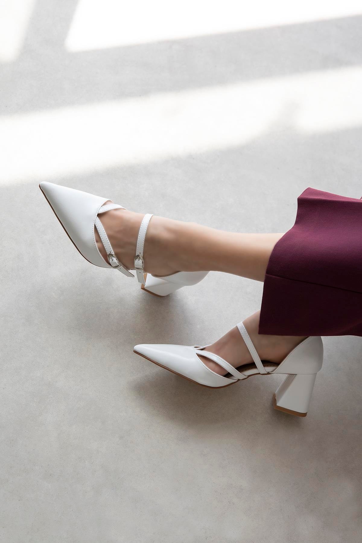 Stana Kadın Kırışık Deri Topuklu Ayakkabı Beyaz