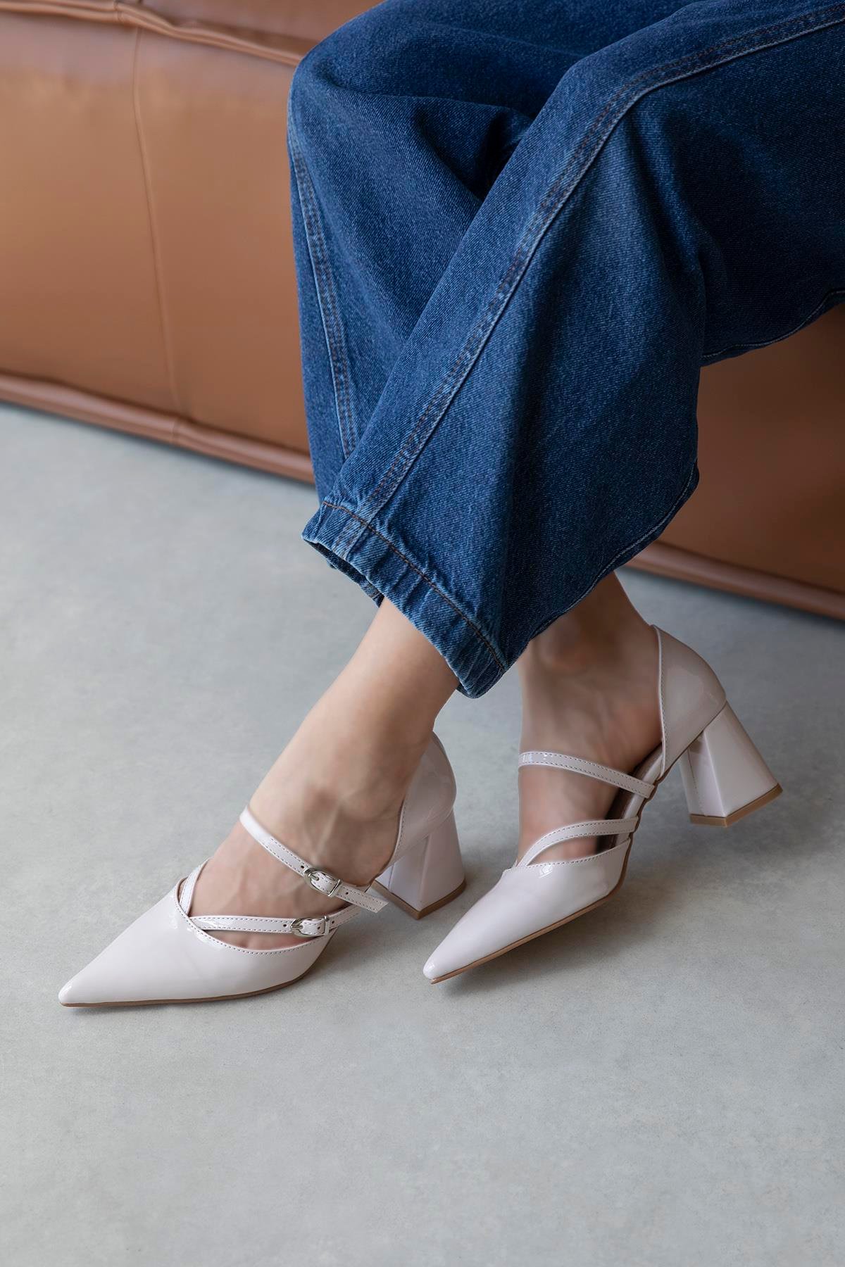 Stana Kadın Rugan Topuklu Ayakkabı Bej