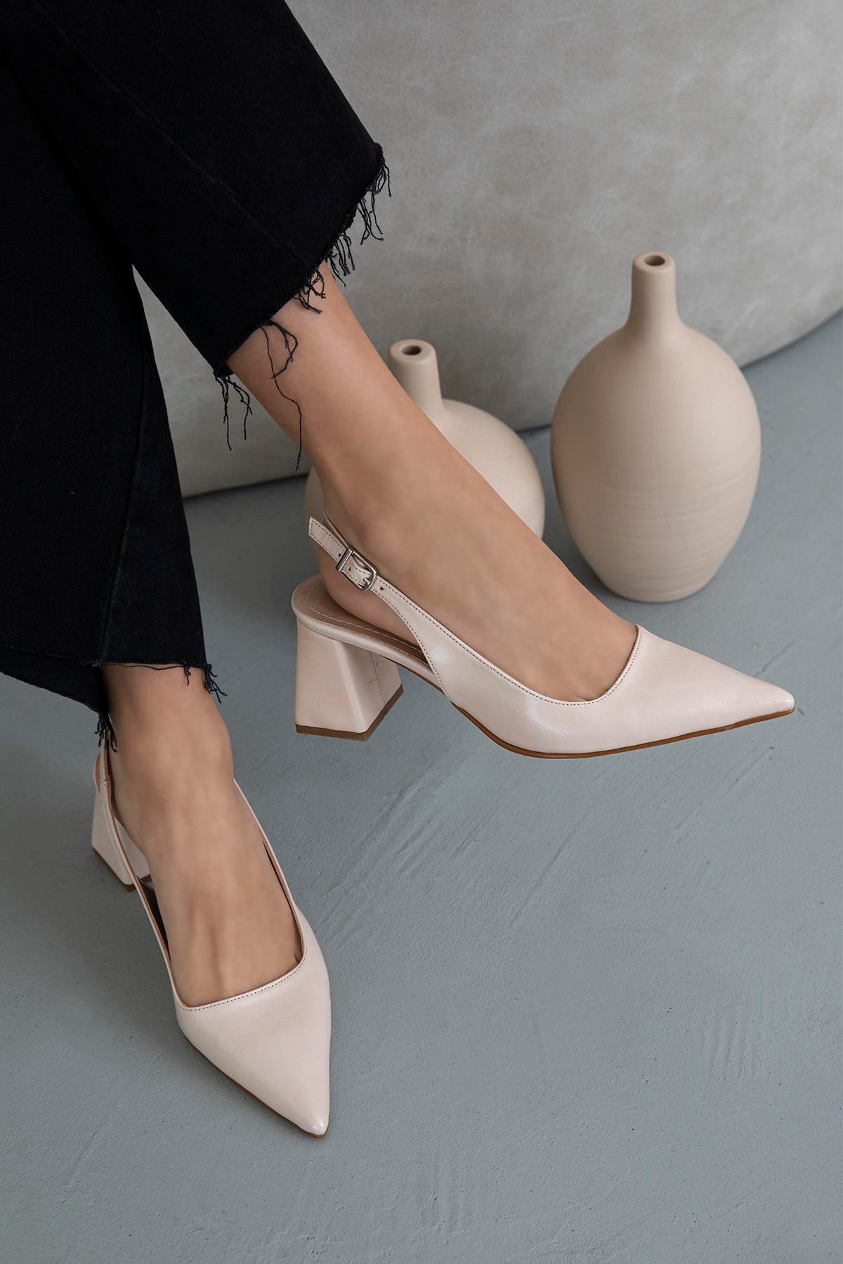 Stefan Kadın  Rugan Topuklu  Ayakkabı Bej