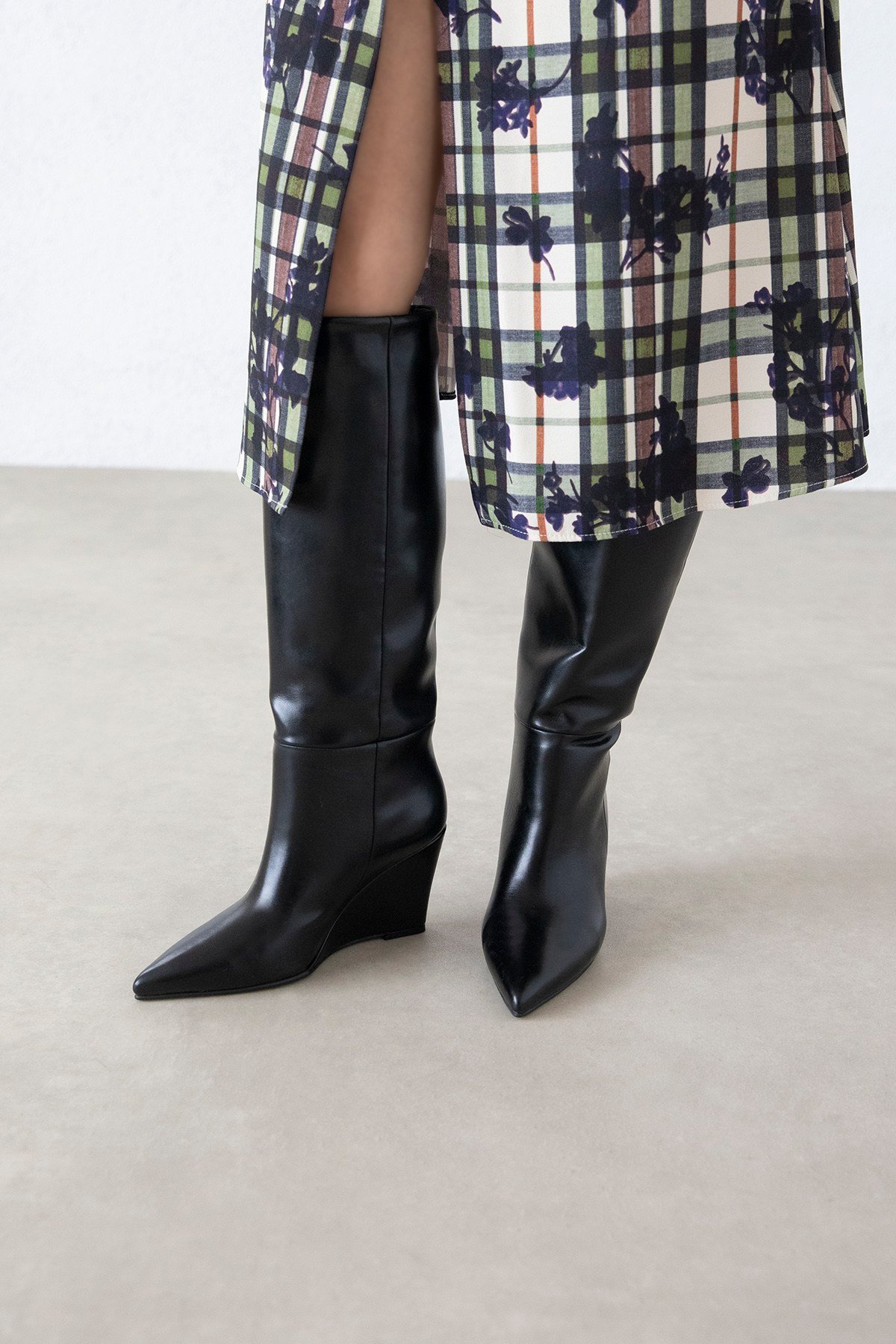 Timber Kadın Dolgu Topuk Deri Çizme Siyah
