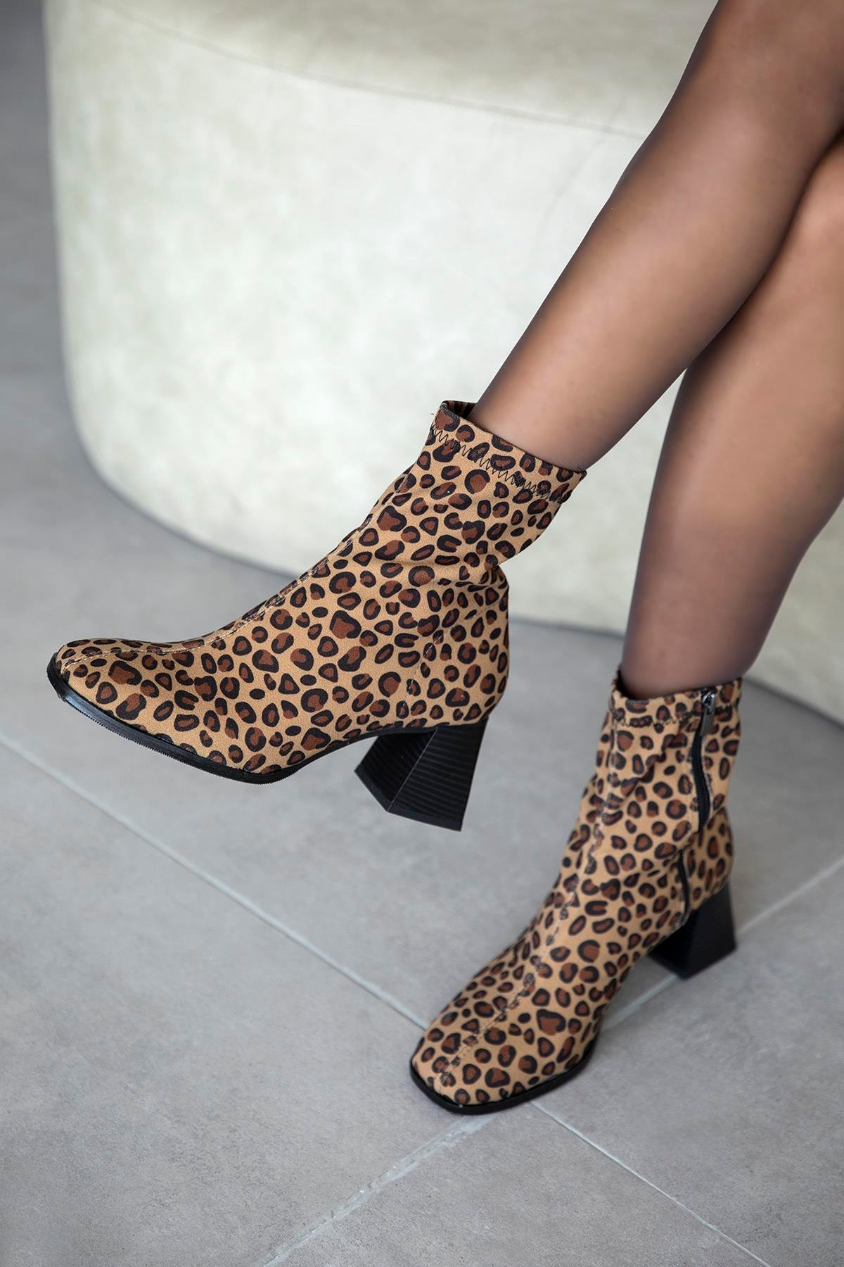 Trew Kadın Kumaş Streç Bilekli  Orta  Boy Topuklu  Bot Leopar