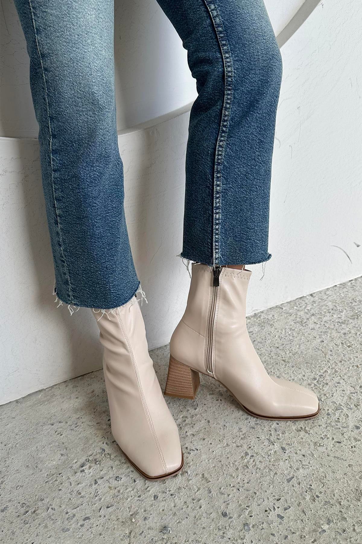 Trew Kadın Streç Bilekli  Orta  Boy Topuklu  Bot Bej