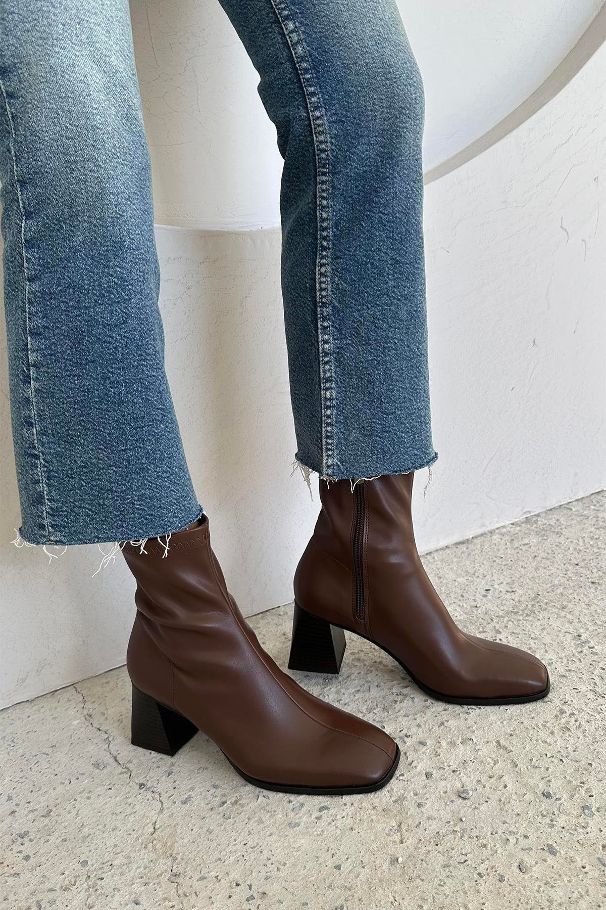 Trew Kadın Streç Bilekli  Orta  Boy Topuklu  Bot Kahve