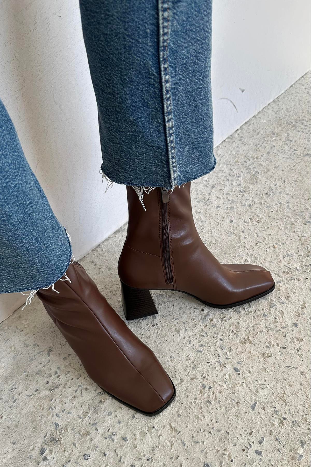 Trew Kadın Streç Bilekli  Orta  Boy Topuklu  Bot Kahve