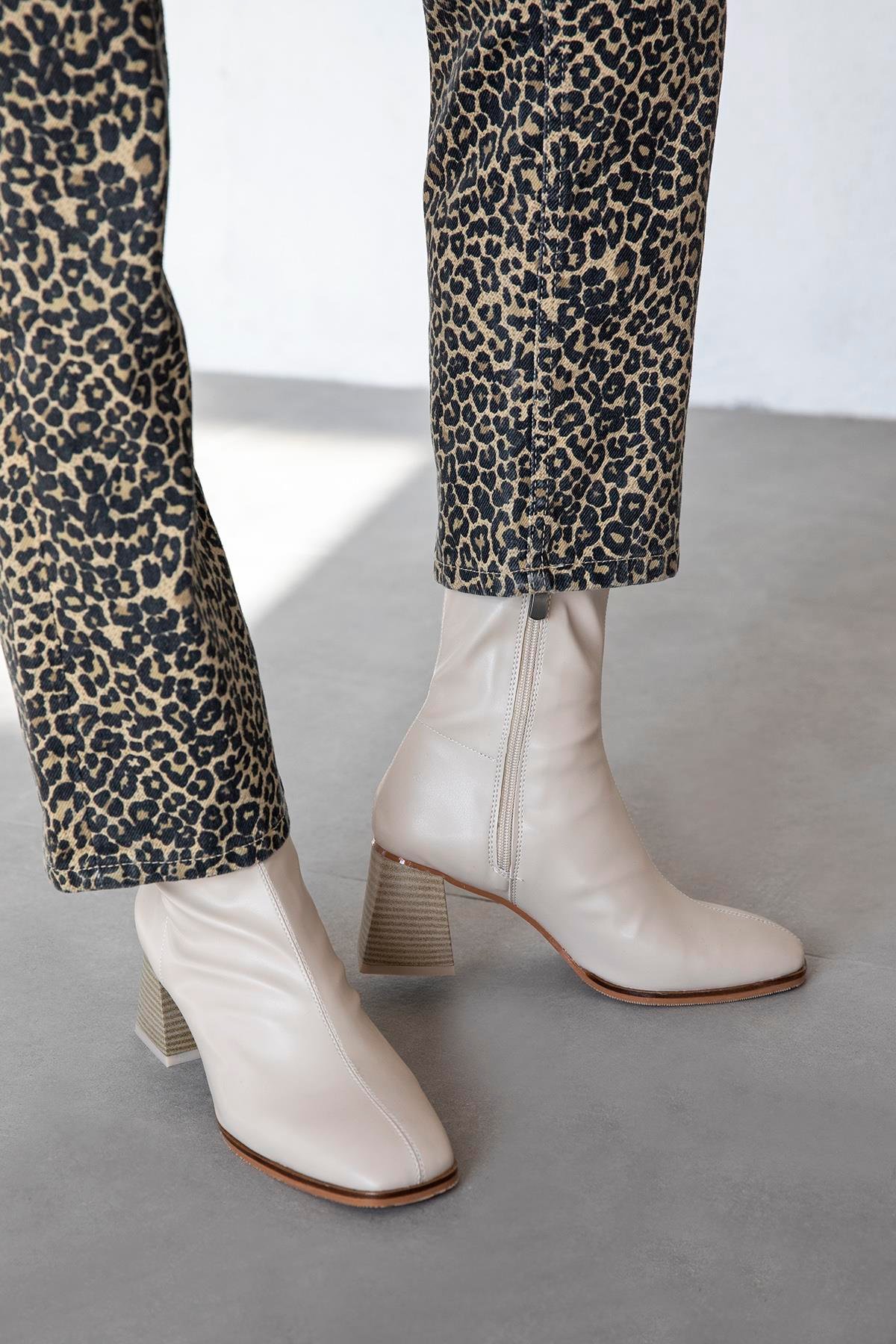 Trew Kadın Streç Bilekli  Orta  Boy Topuklu  Bot Bej