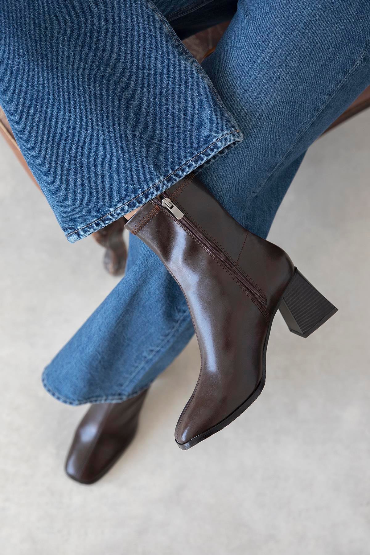 Trew Kadın Streç Bilekli Topuklu Deri  Bot Kahve