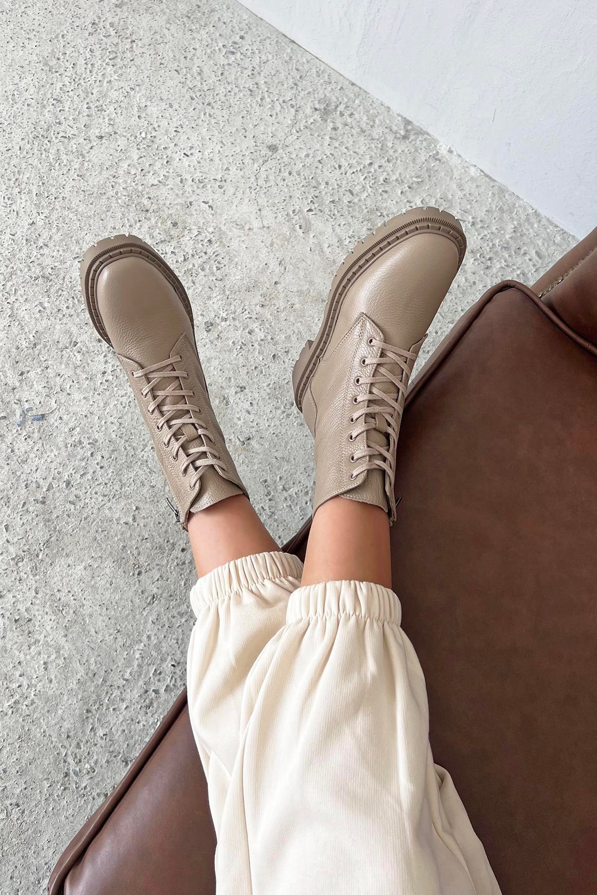 Virgina  Kadın  Deri  Postal  Bot Vizon