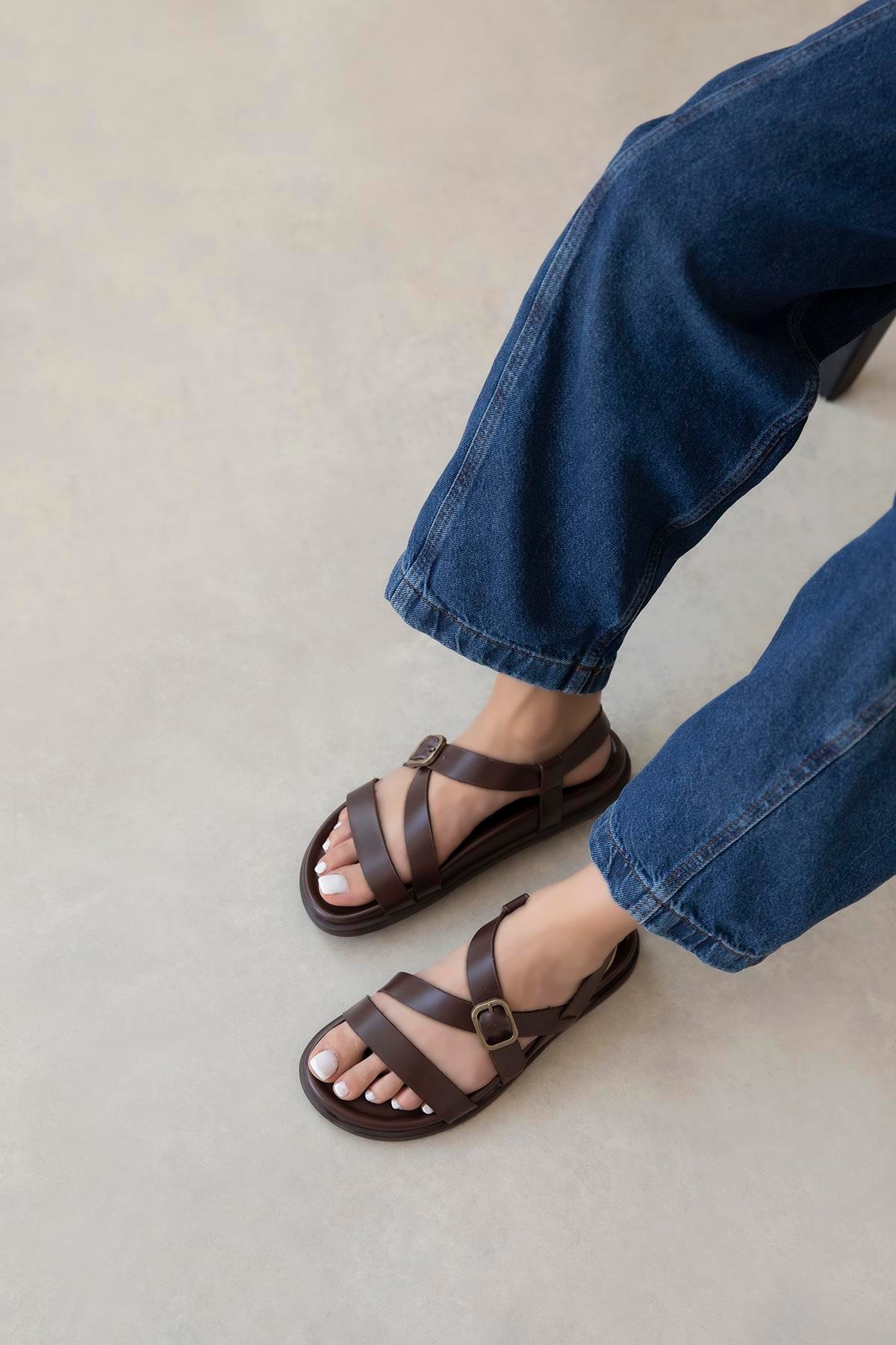 Vitinha Kadın Parmak Arası Deri  Sandalet Kahve