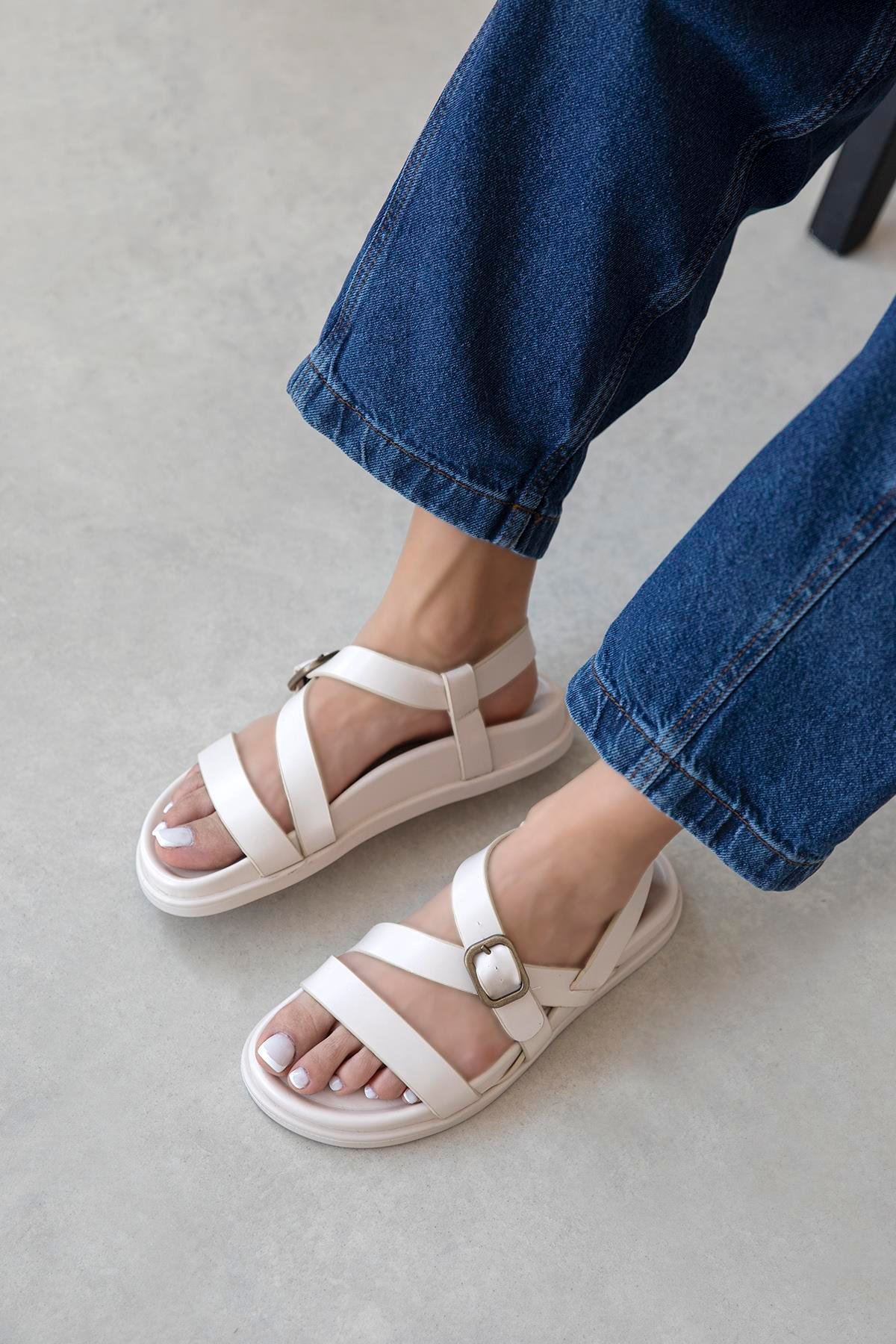 Vitinha Kadın Parmak Arası Deri  Sandalet Bej