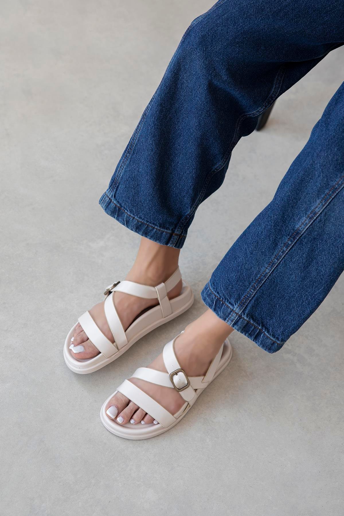 Vitinha Kadın Parmak Arası Deri  Sandalet Bej