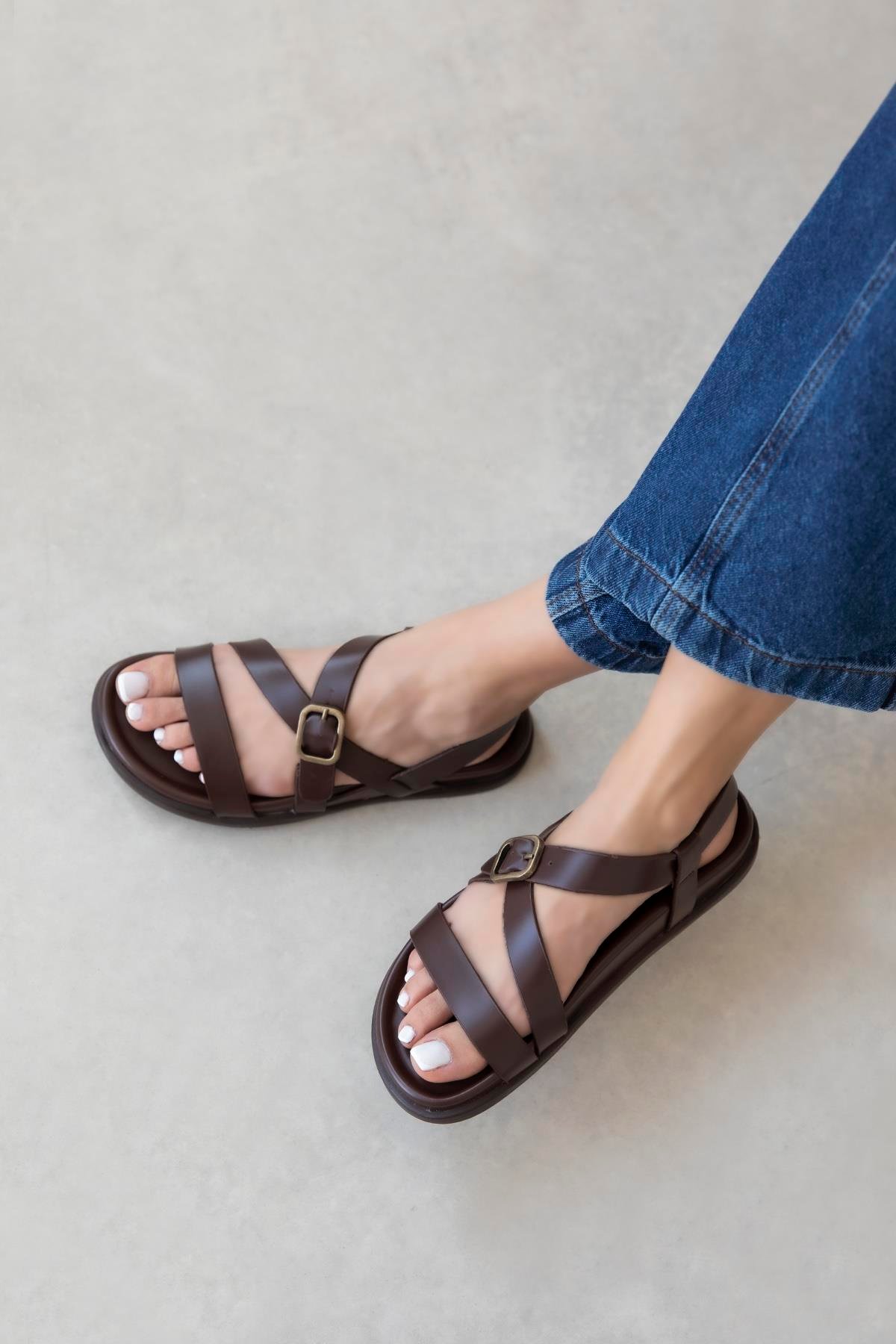Vitinha Kadın Parmak Arası Deri  Sandalet Kahve