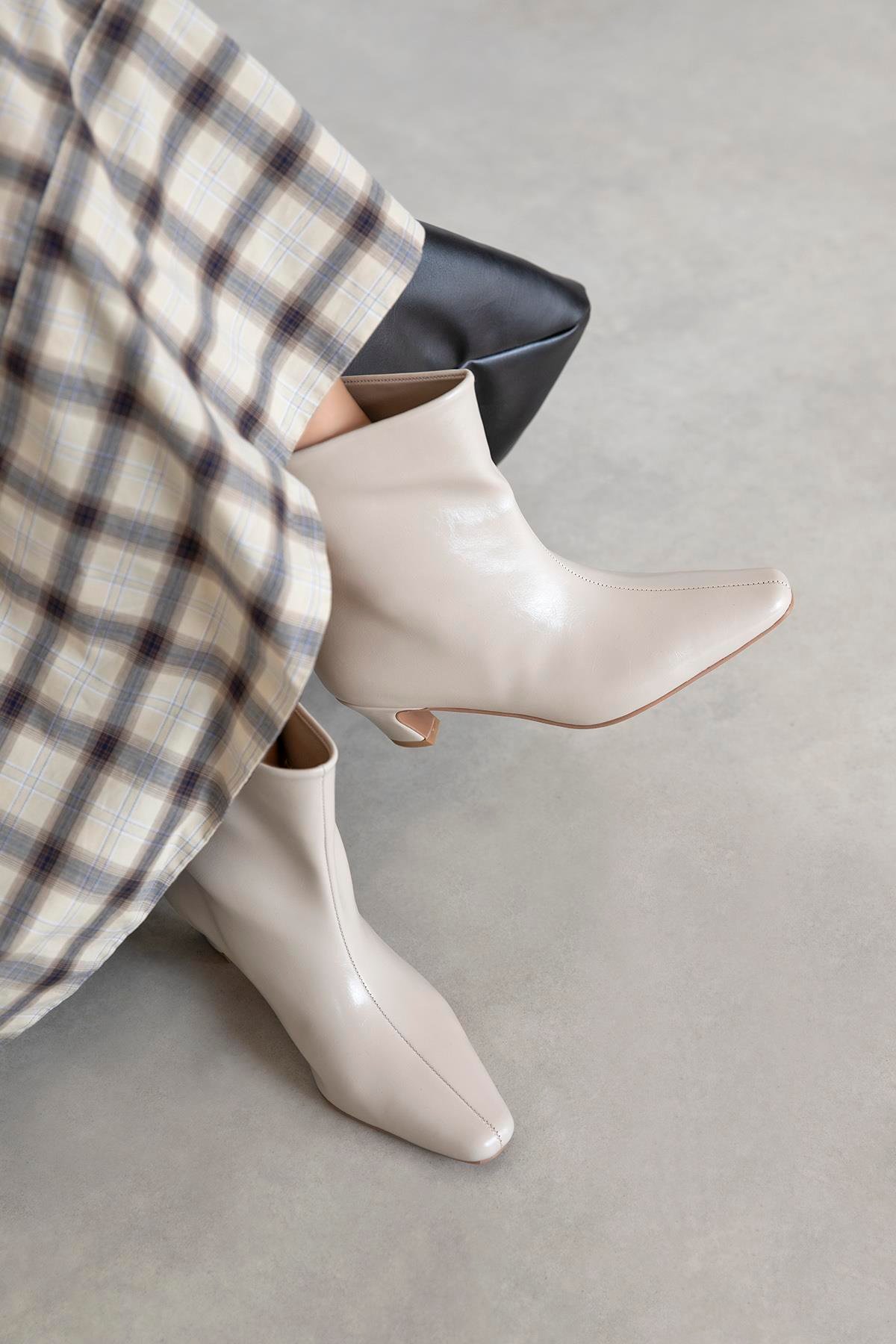 Viva Kadın Kırışık Deri Bot Bej