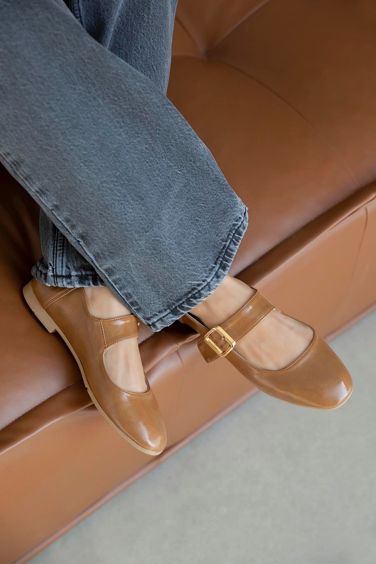 Winny Kadın Toka Detay Deri Babet Taba