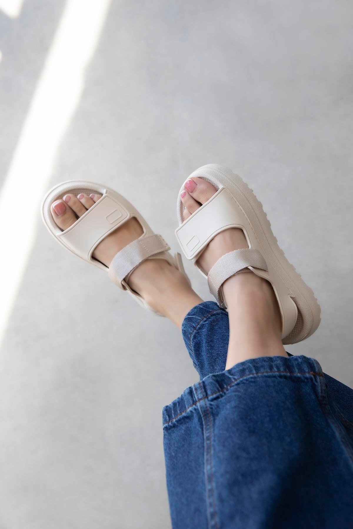 Zenya Kadın Cırt Detay Sandalet Bej