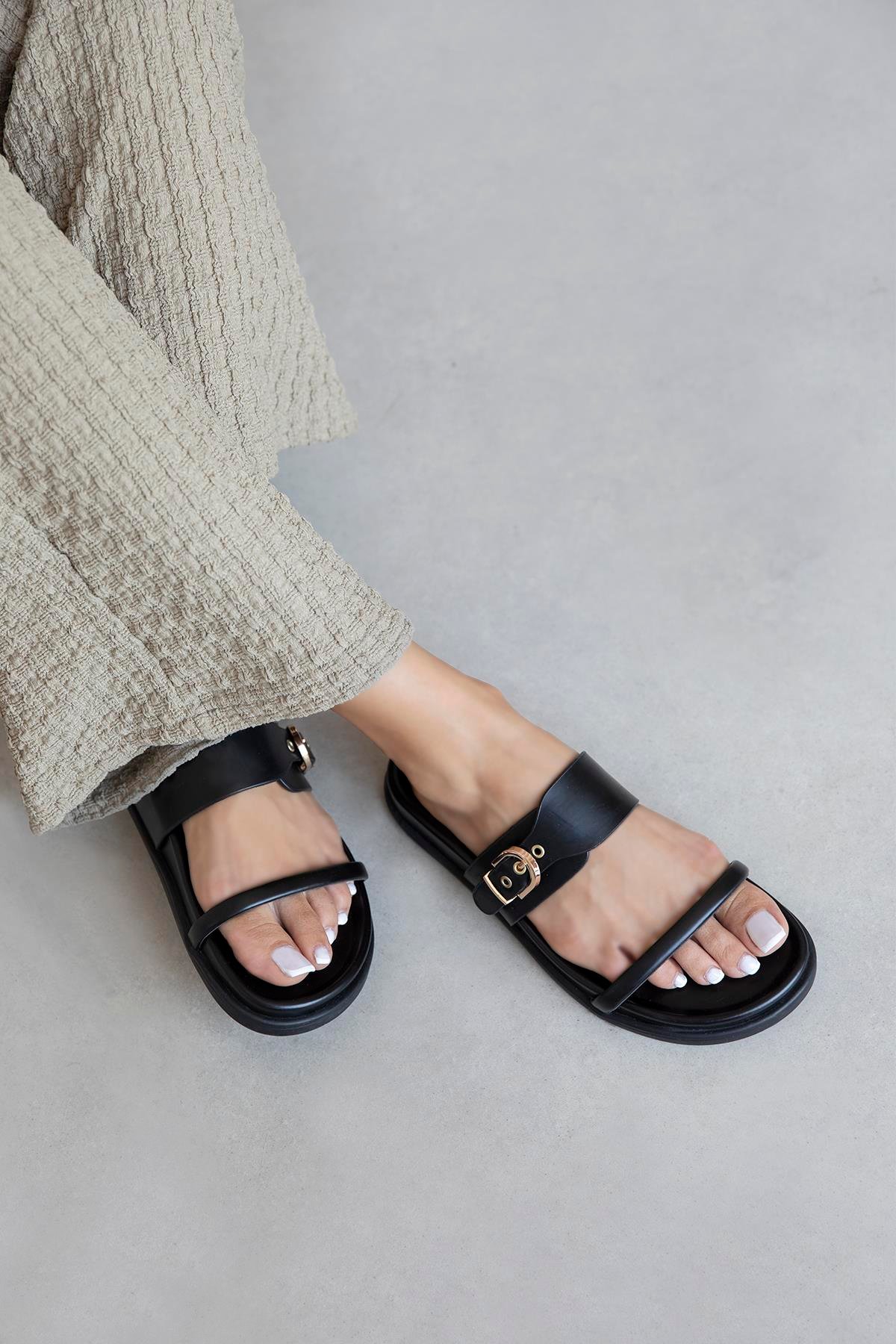 Zeus Kadın Toka Detay Günlük Konfor Deri Terlik Siyah