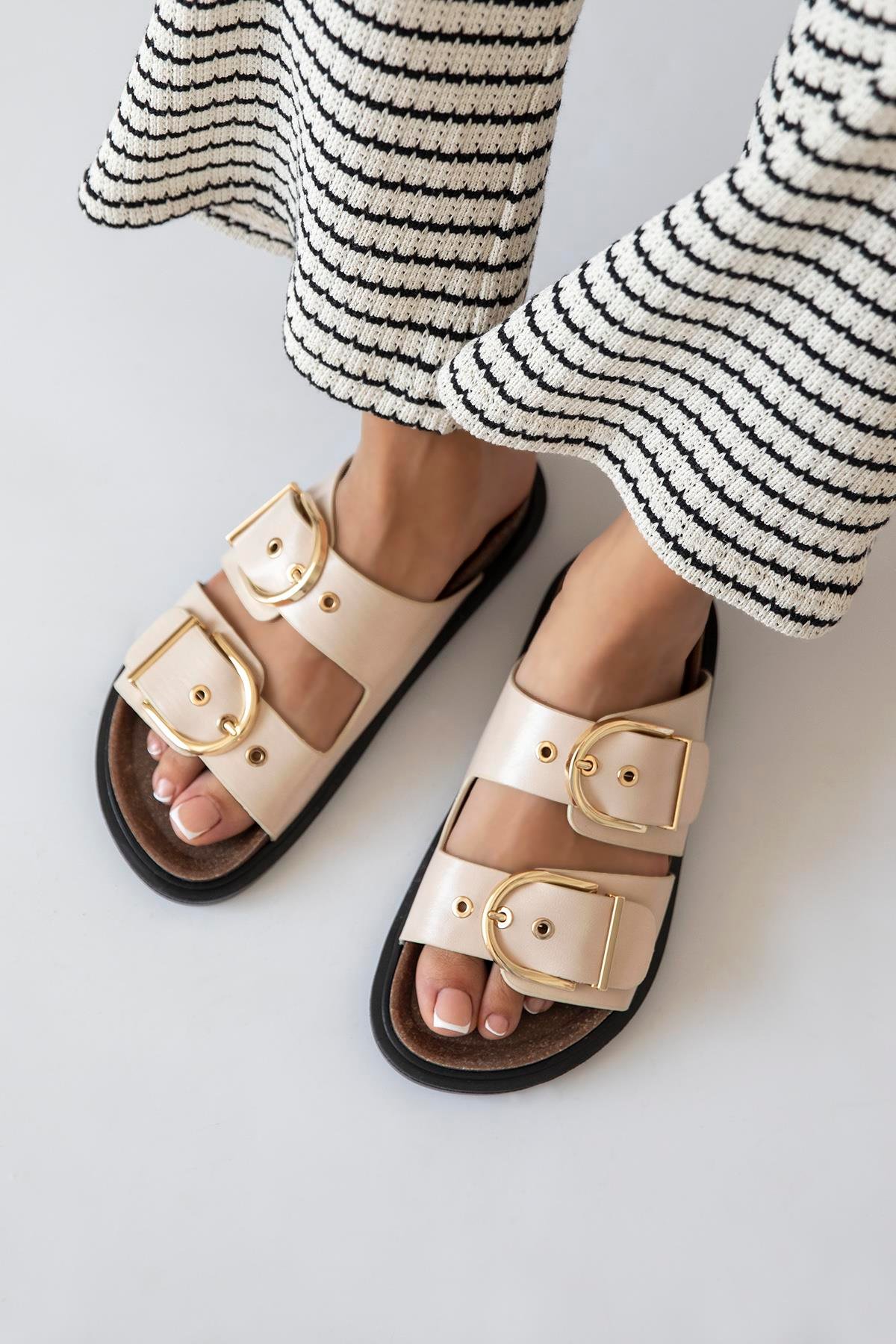 Zowie  Kadın  Toka  Detay  Günlük Konfor  Deri Terlik Bej