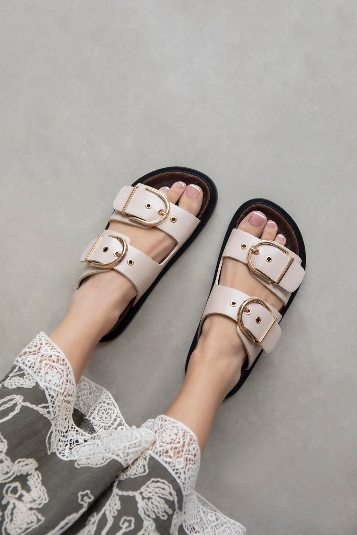 Zowie  Kadın  Toka  Detay  Günlük Konfor Rugan Terlik Bej