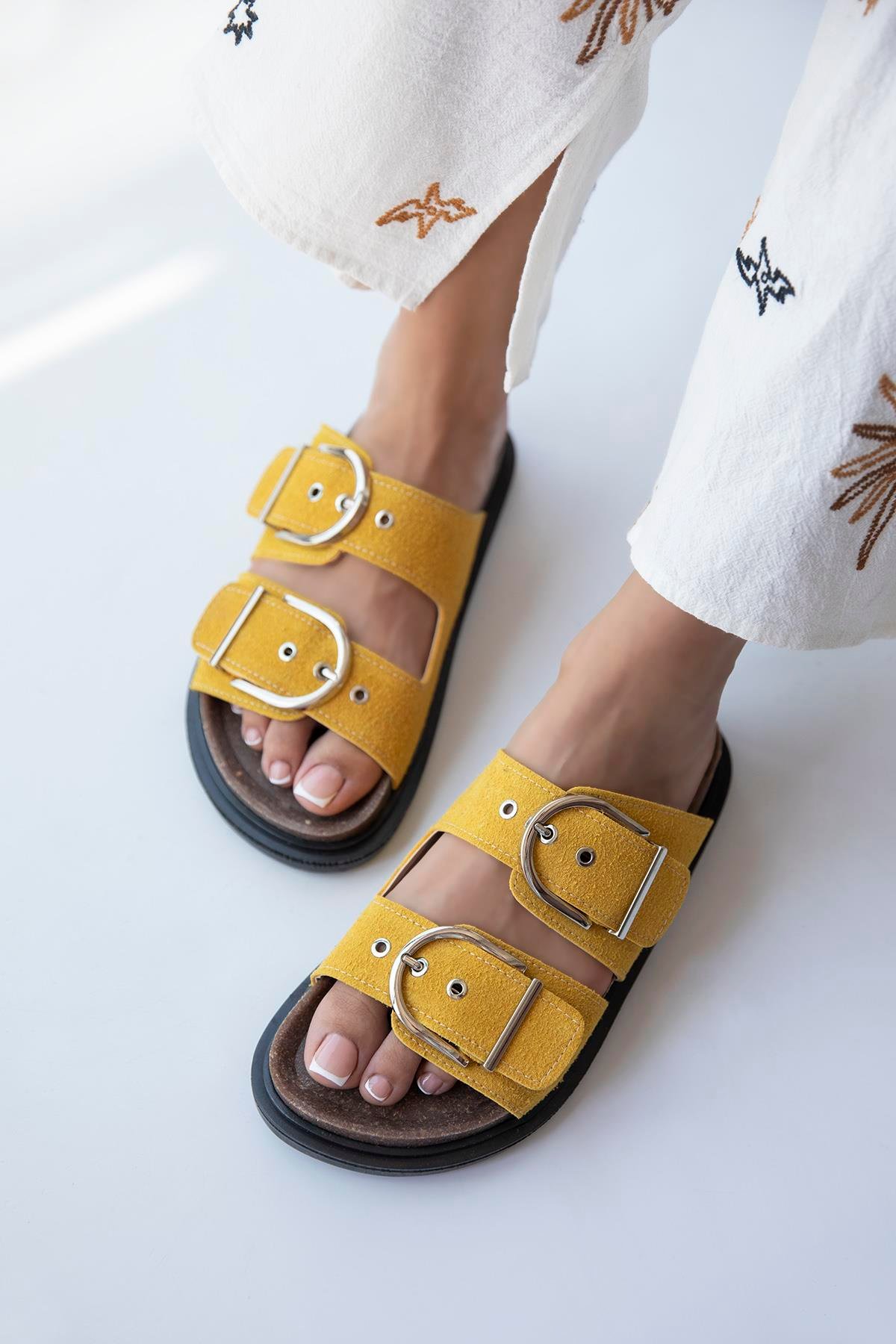 Zowie Kadın Toka  Detay  Günlük Konfor Süet Terlik Sarı