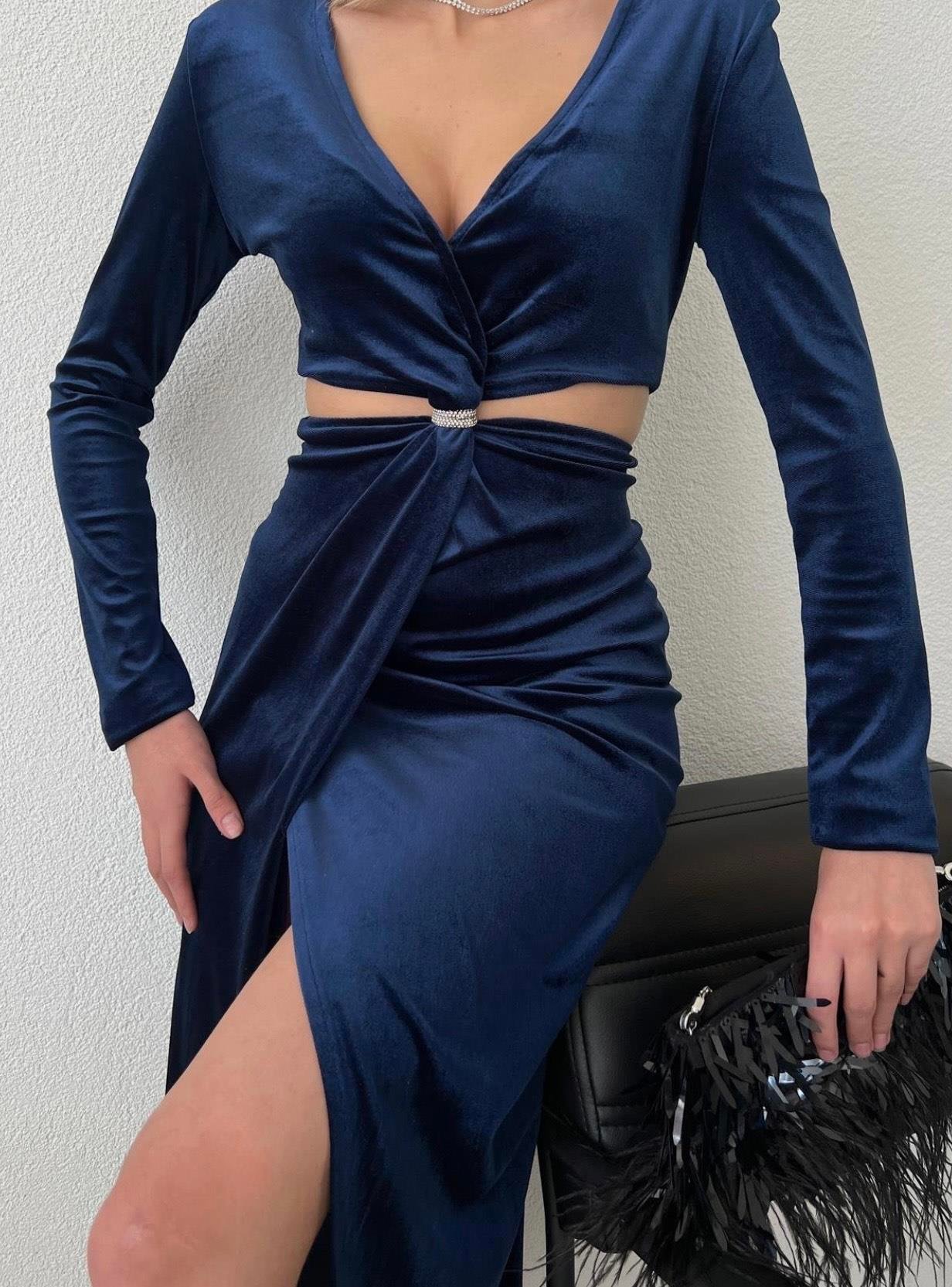 KADIN BEL AKSESUAR DETAYLI KADİFE ELBİSEModa AkımıElbise