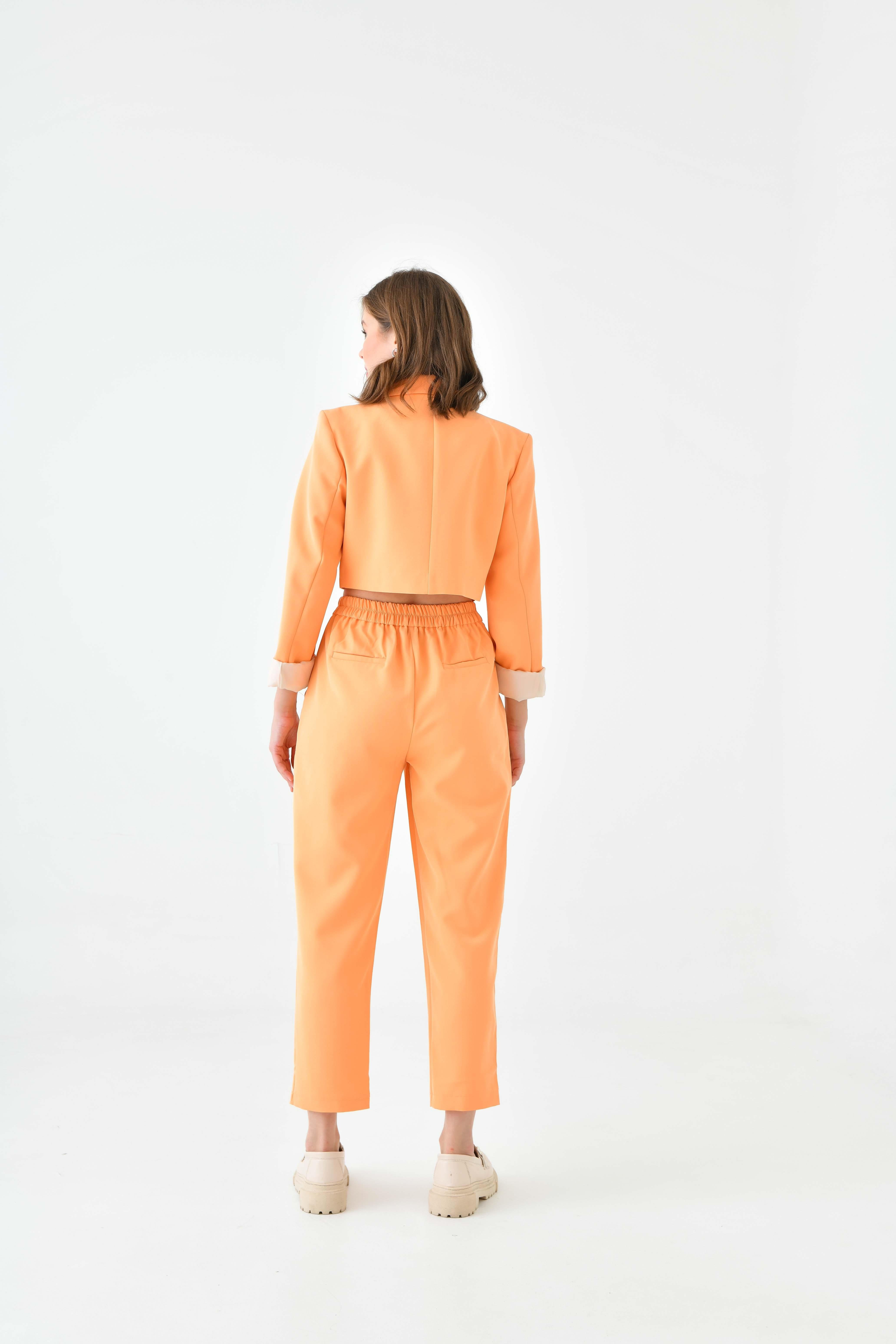 KADIN KAYISI PANTOLON VE CROP CEKET TAKIMModa AkımıSet