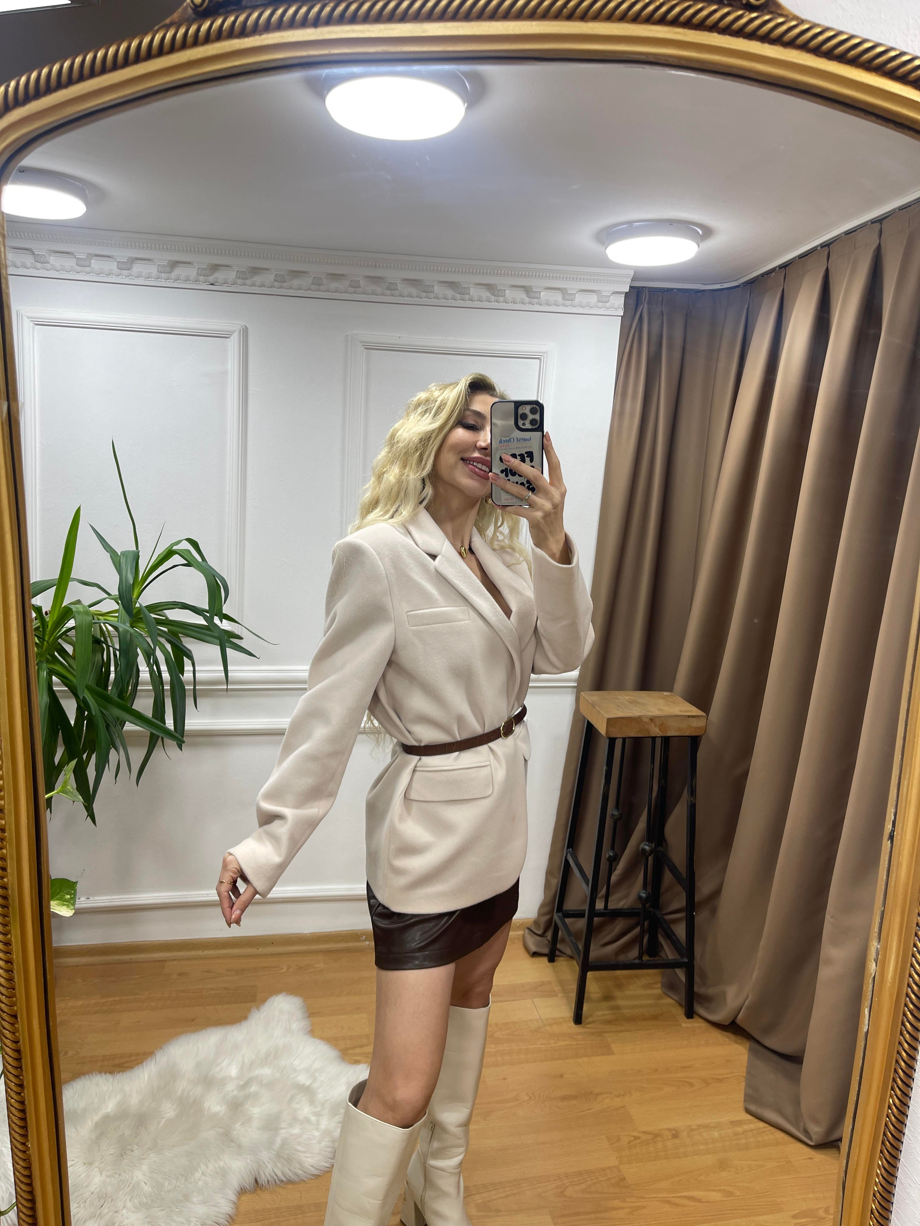KADIN TAŞ KEMER DETAYLI KAŞE BLAZERModa AkımıCeket