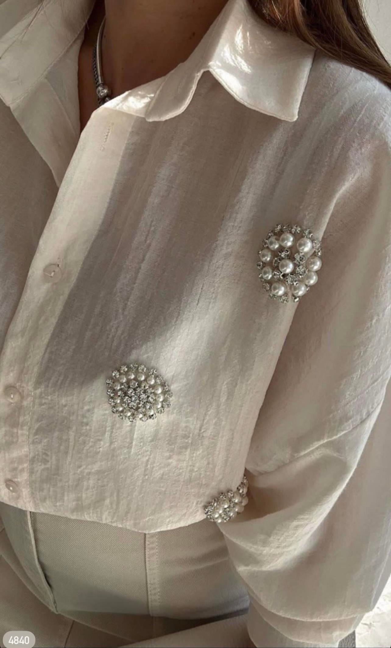 KADIN TAŞ VE İNCİ DETAYLI GÖMLEK Moda AkımıGömlek