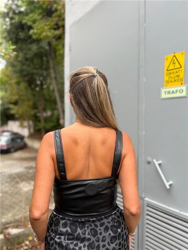 Fermuar Detaylı Tasarım Deri Crop Top