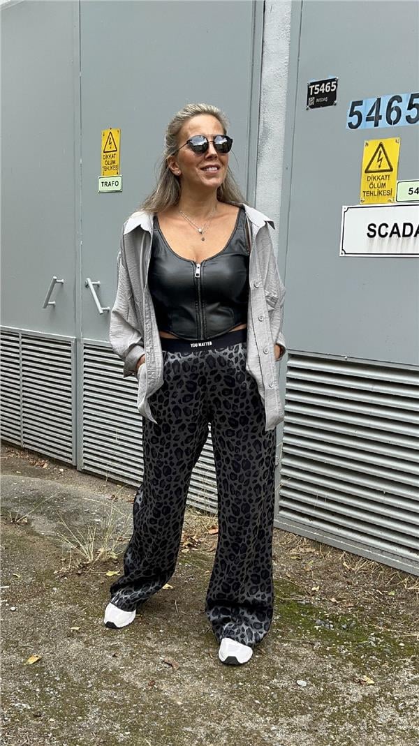 Fermuar Detaylı Tasarım Deri Crop Top