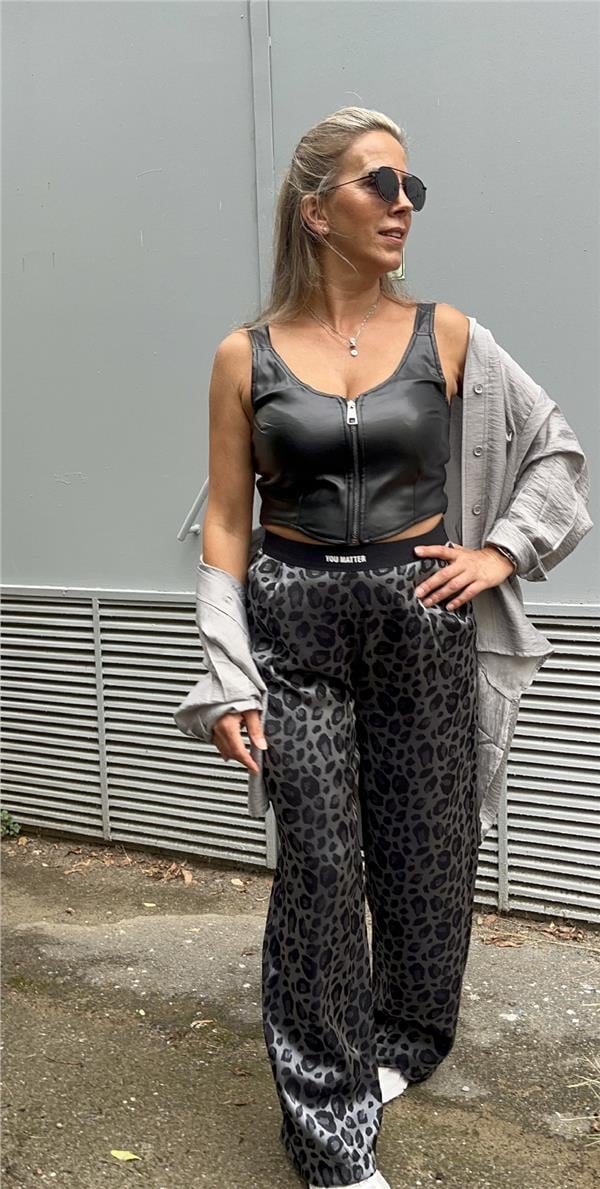 Fermuar Detaylı Tasarım Deri Crop Top