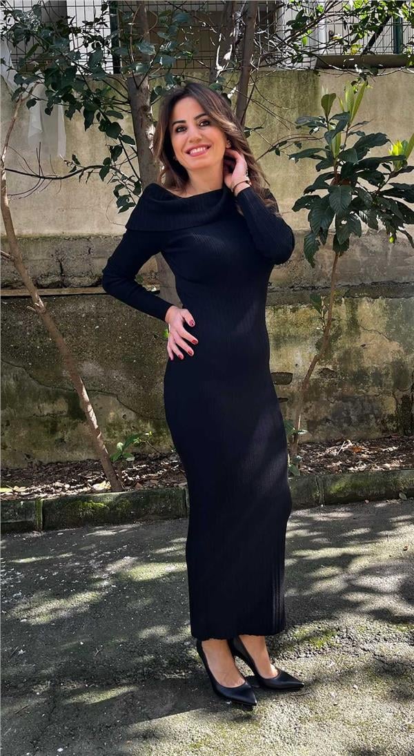 Siyah Madonna Yaka Uzun Triko Elbise